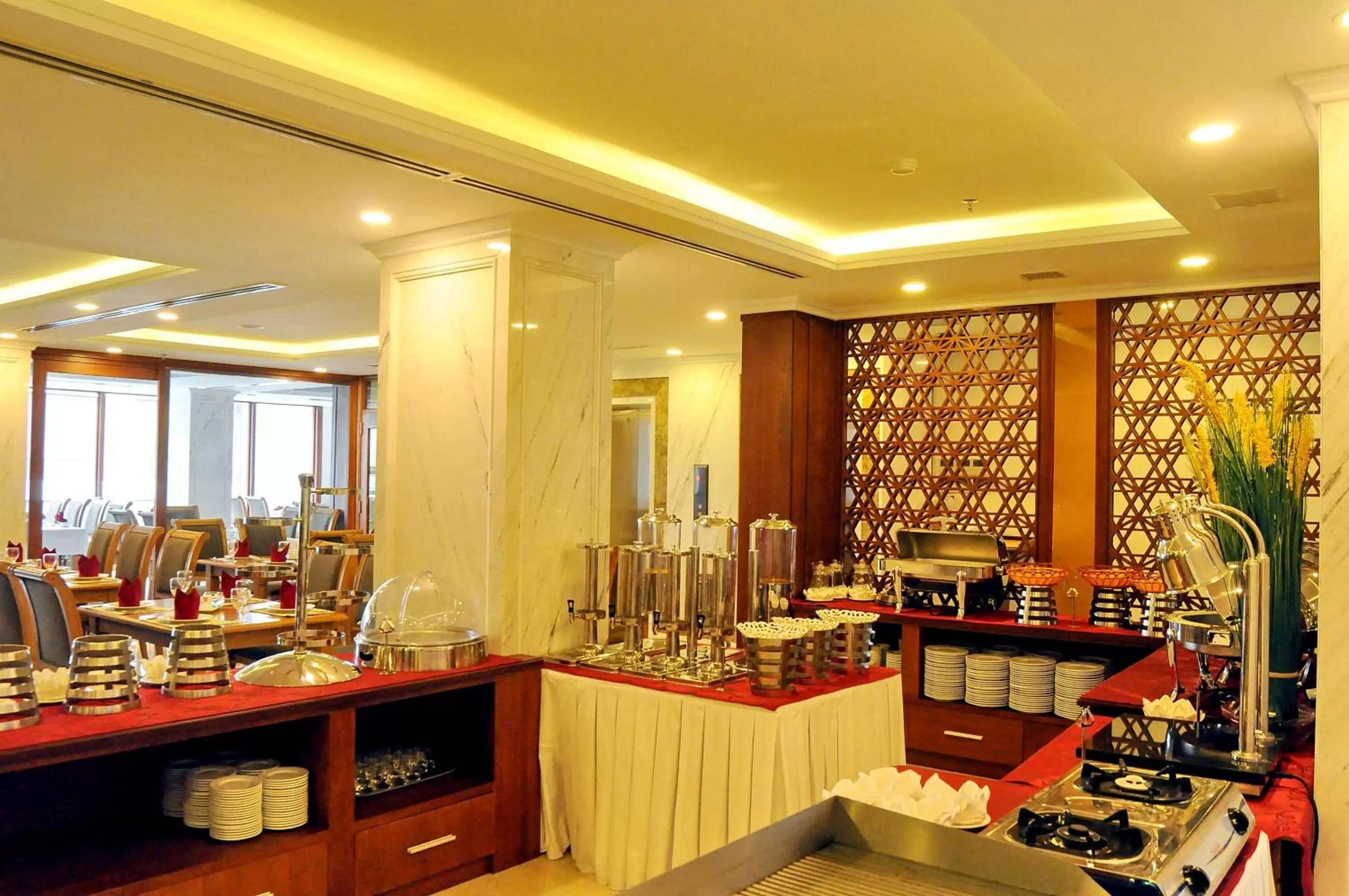 Restaurant/places to eat in Apus Hotel