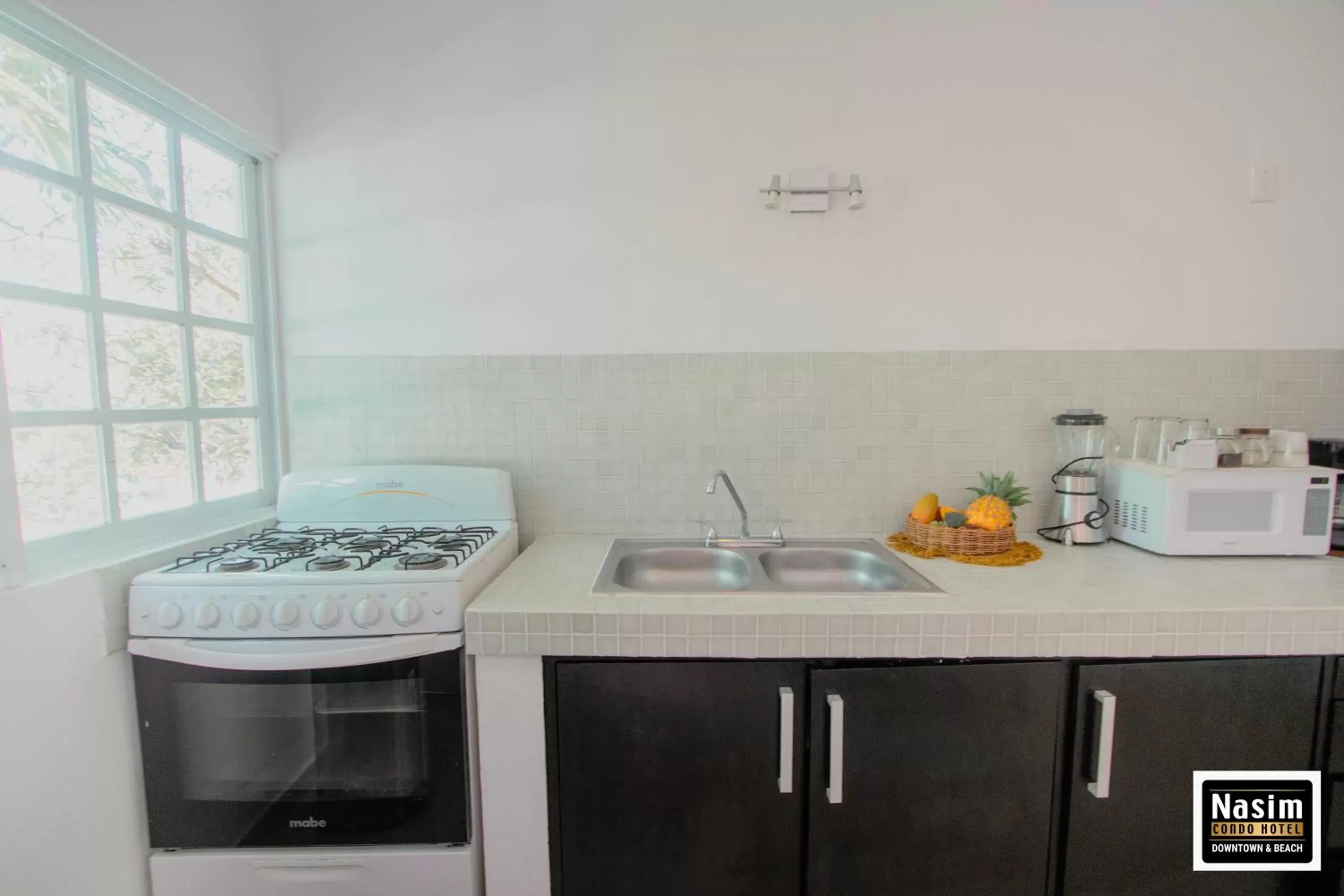 Kitchen/Kitchenette in Nasim Condo Hotel con acceso BEACH CLUB GRATIS, metros 5th AVENIDA