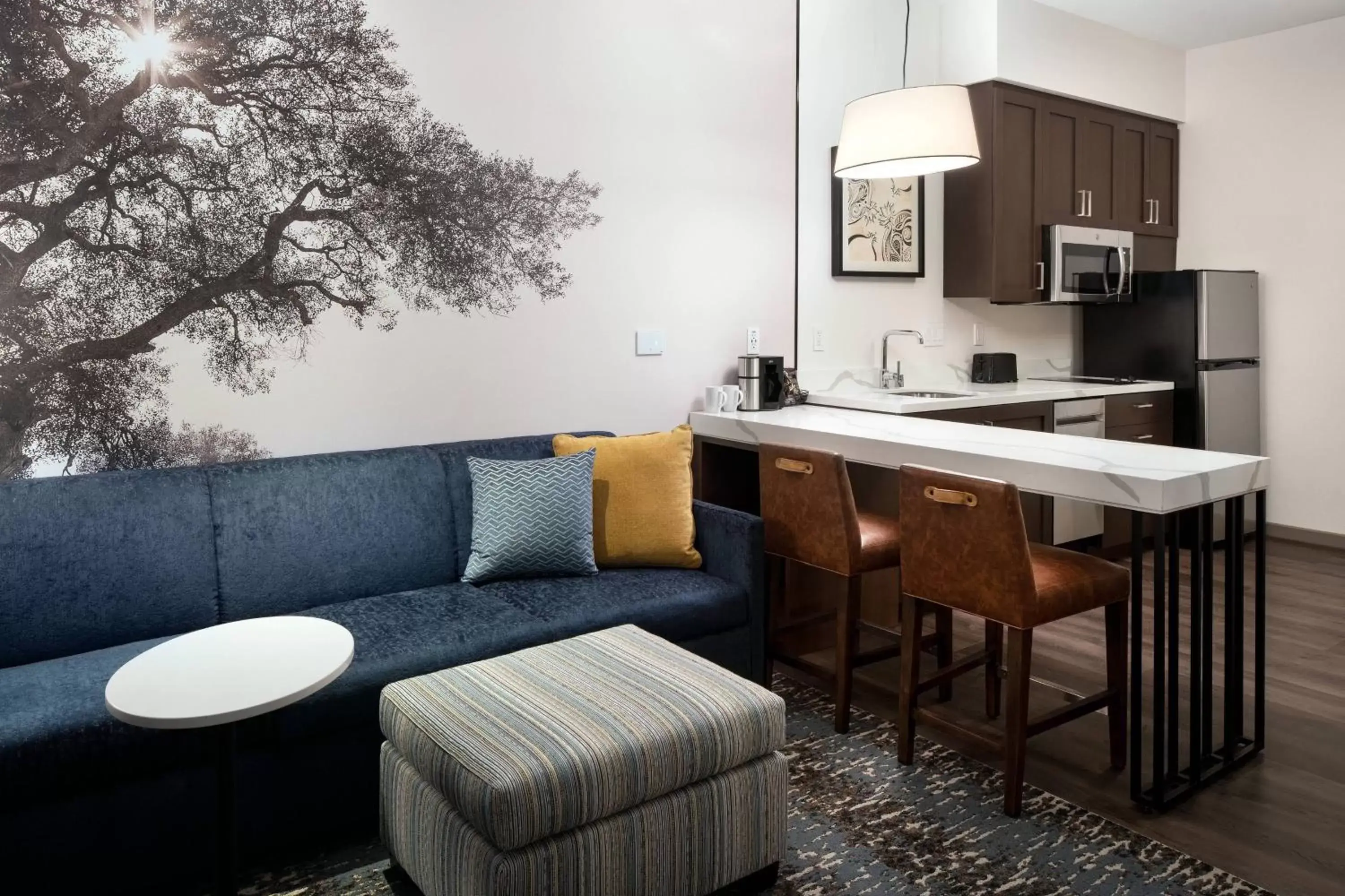 Kitchen or kitchenette, Seating Area in Residence Inn Los Angeles Glendale