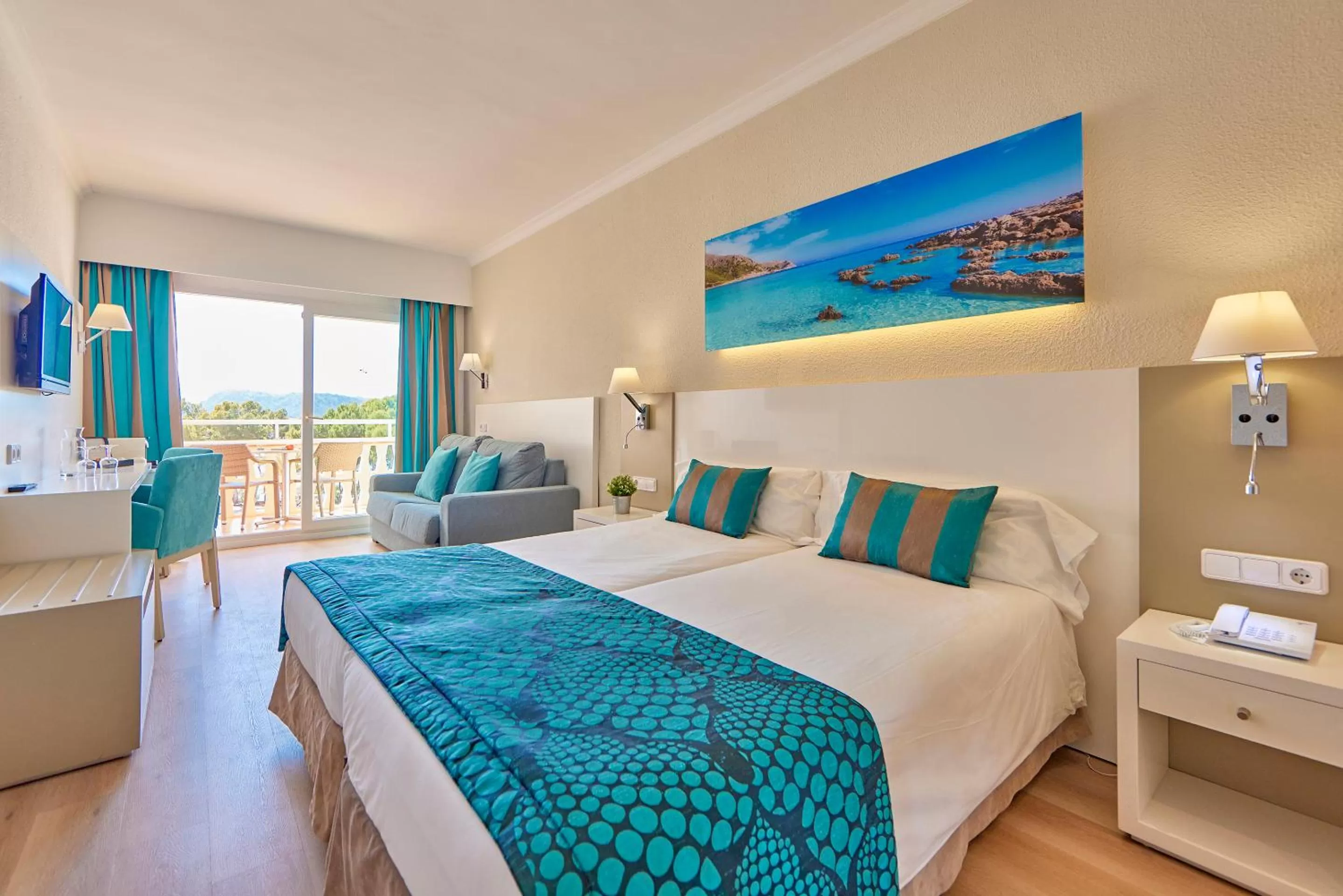 Photo of the whole room, Bed in Universal Hotel Lido Park & Spa