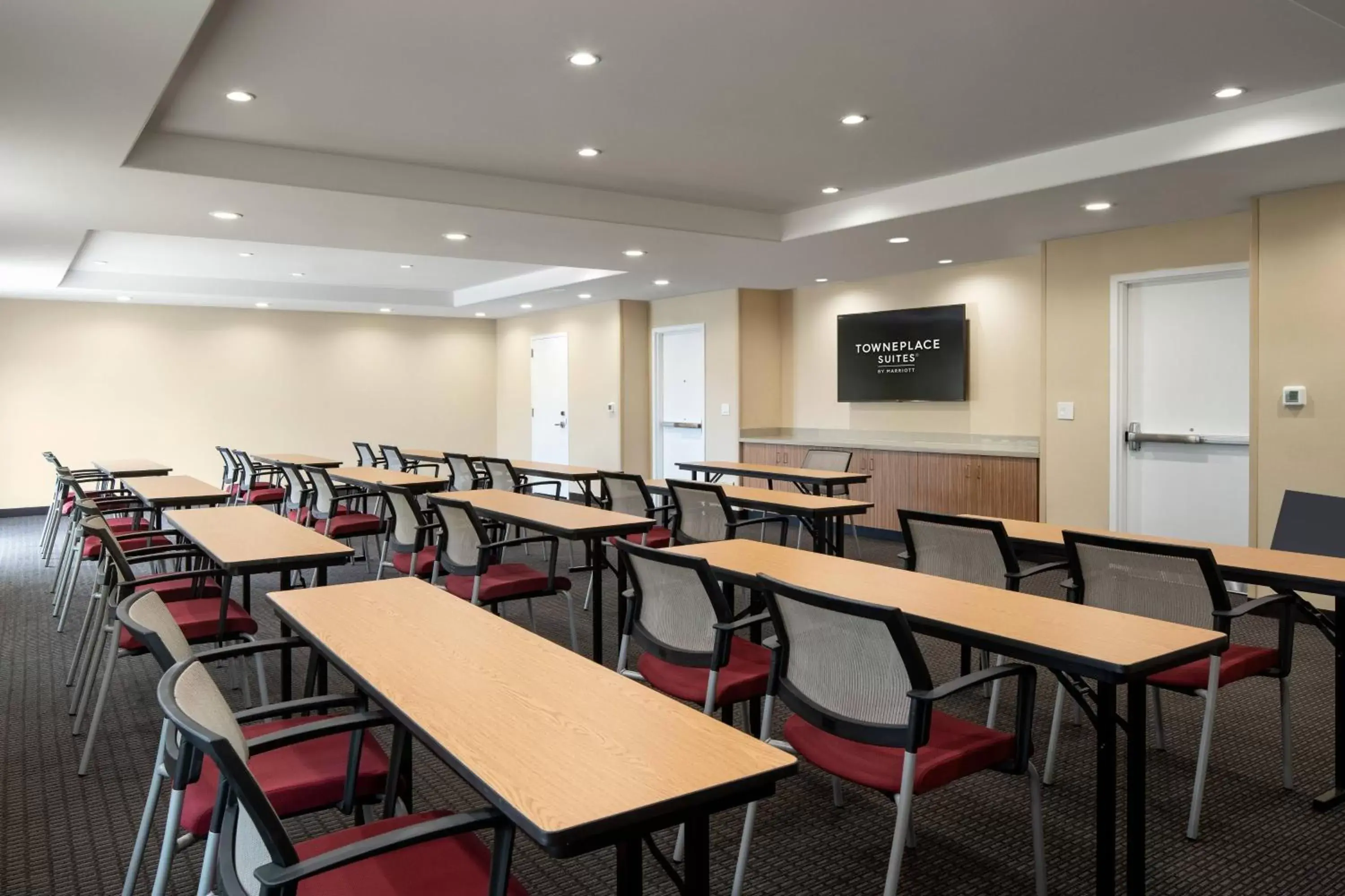 Meeting/conference room in TownePlace Suites Fresno Clovis