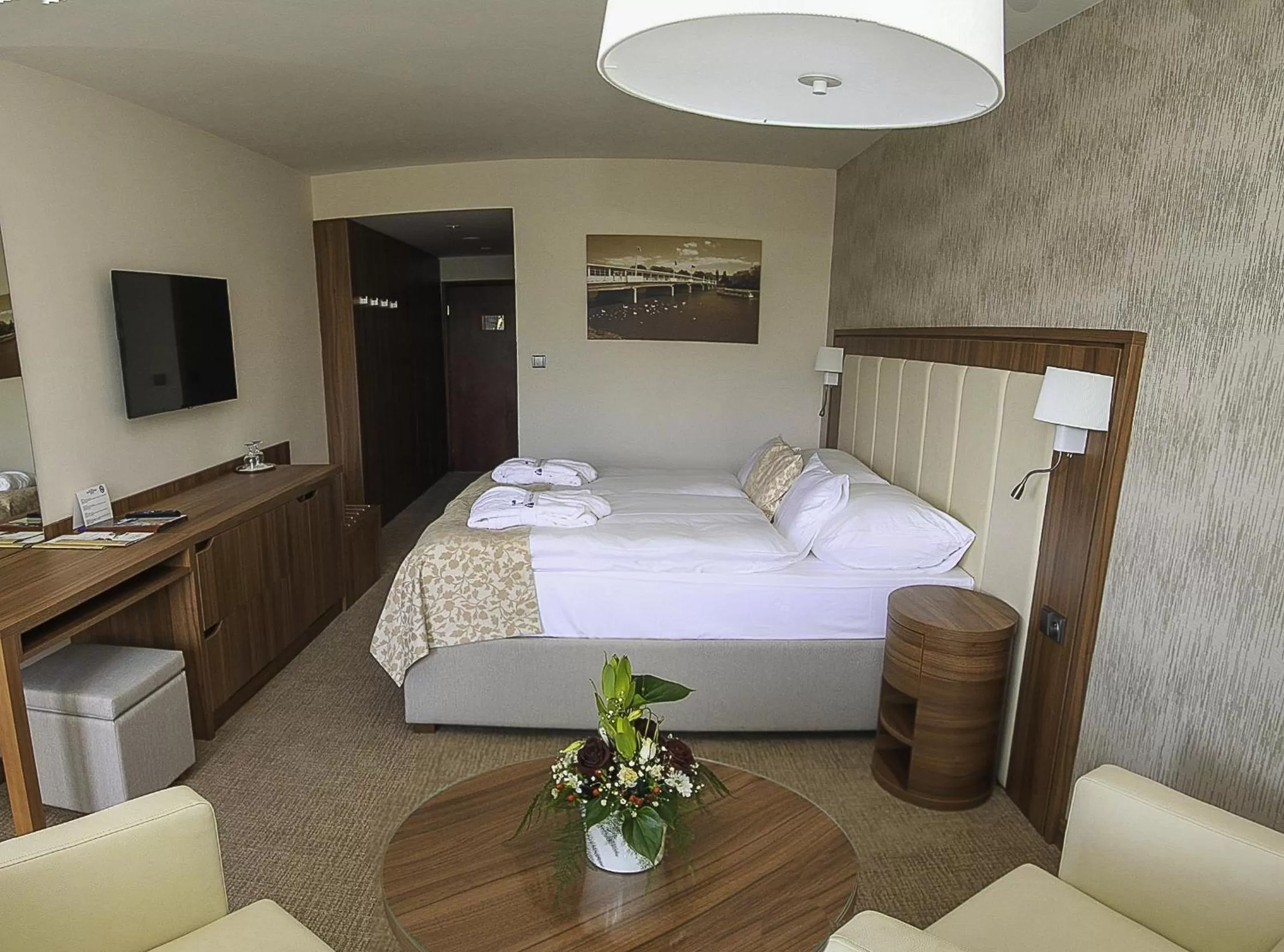 Photo of the whole room, Bed in Ensana Esplanade