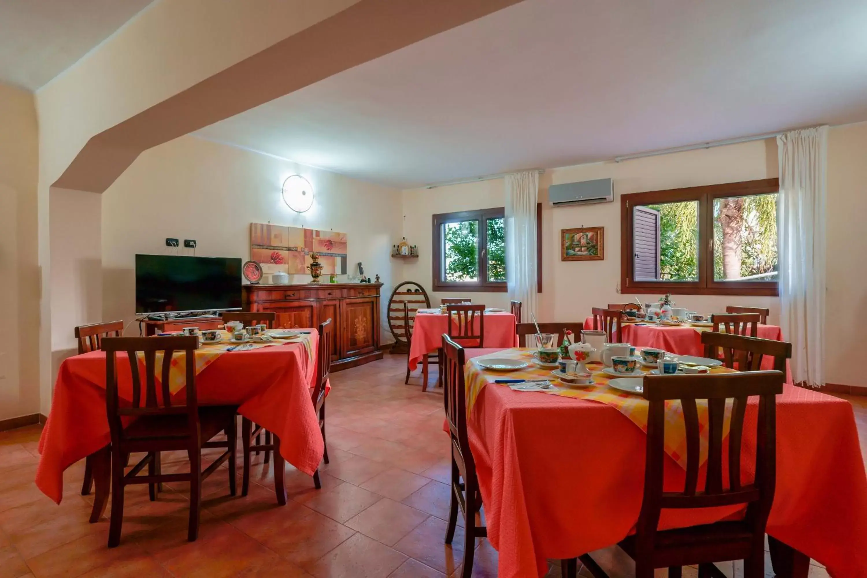 Restaurant/Places to Eat in Bed and Breakfast Cairoli Exclusive Room