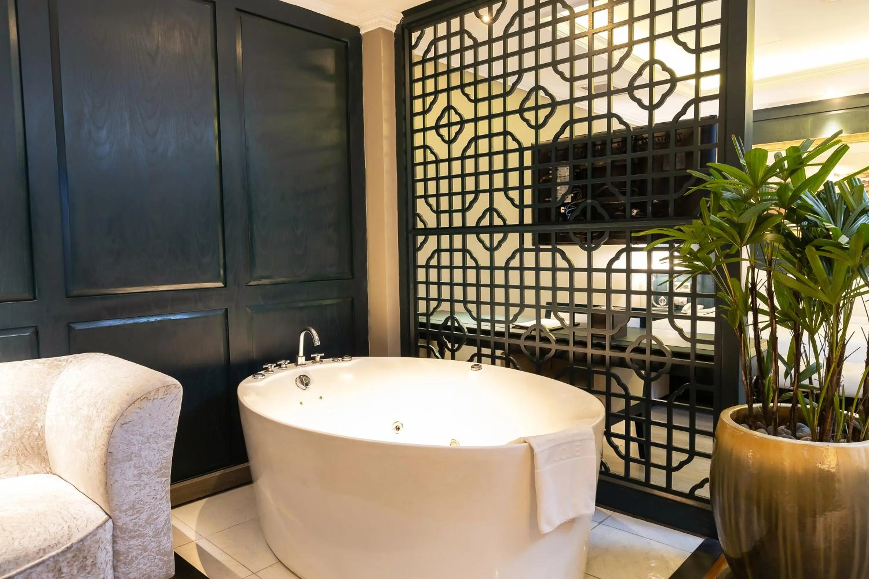 Bathroom in Silverland Jolie Hotel