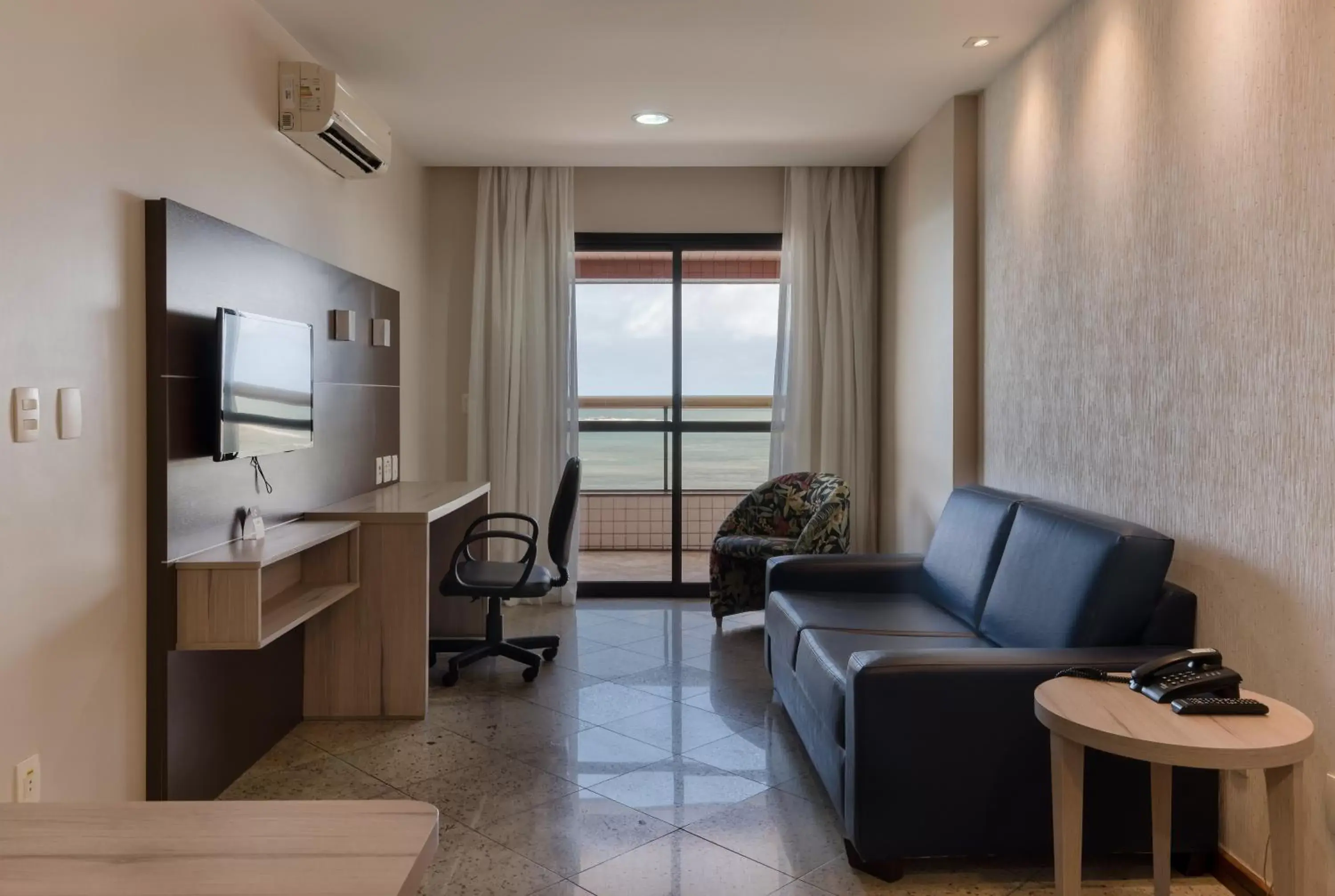 Balcony/Terrace, Seating Area in Quality Suites Vila Velha