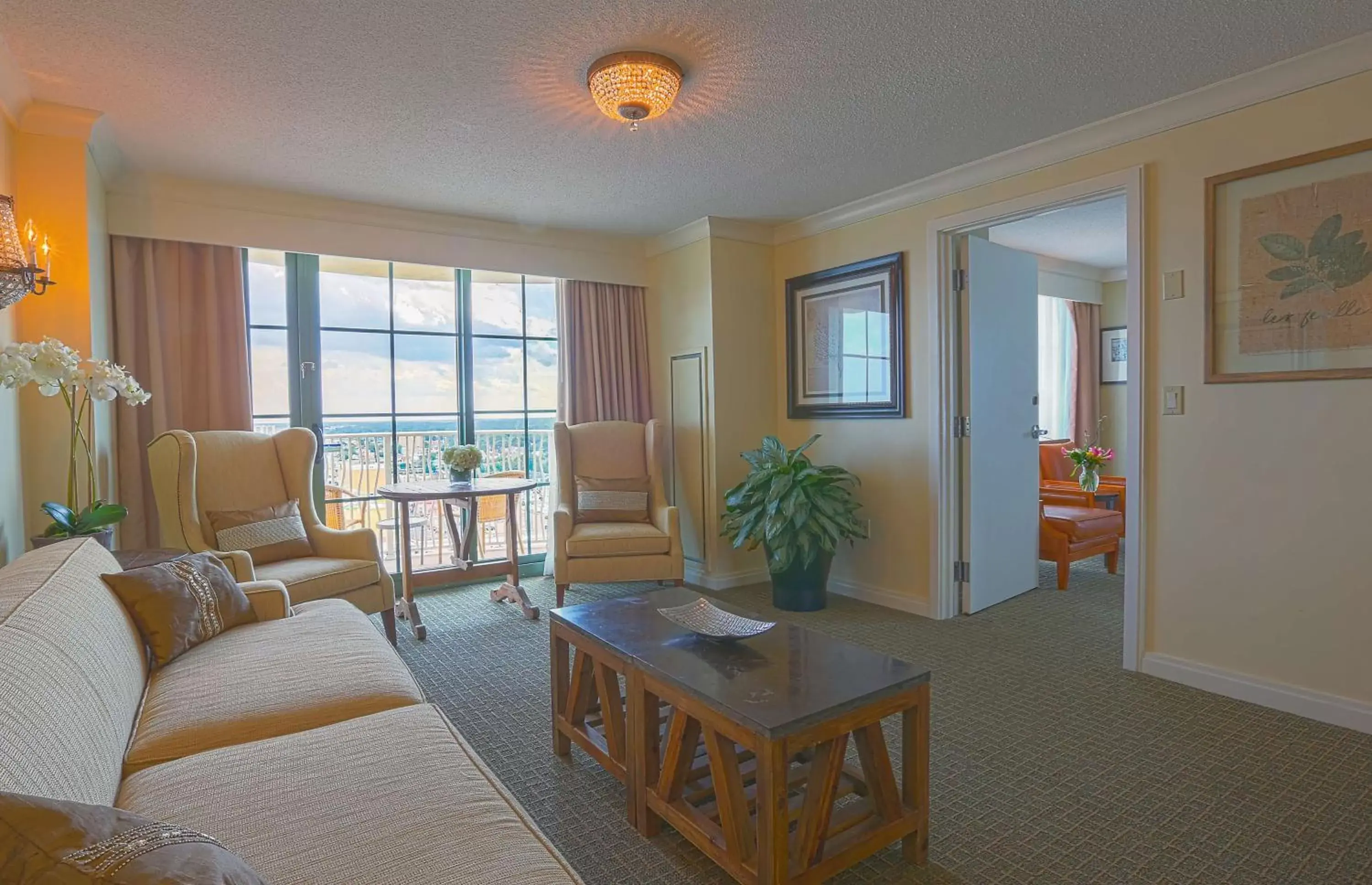 Living room, Seating Area in Hilton Virginia Beach Oceanfront