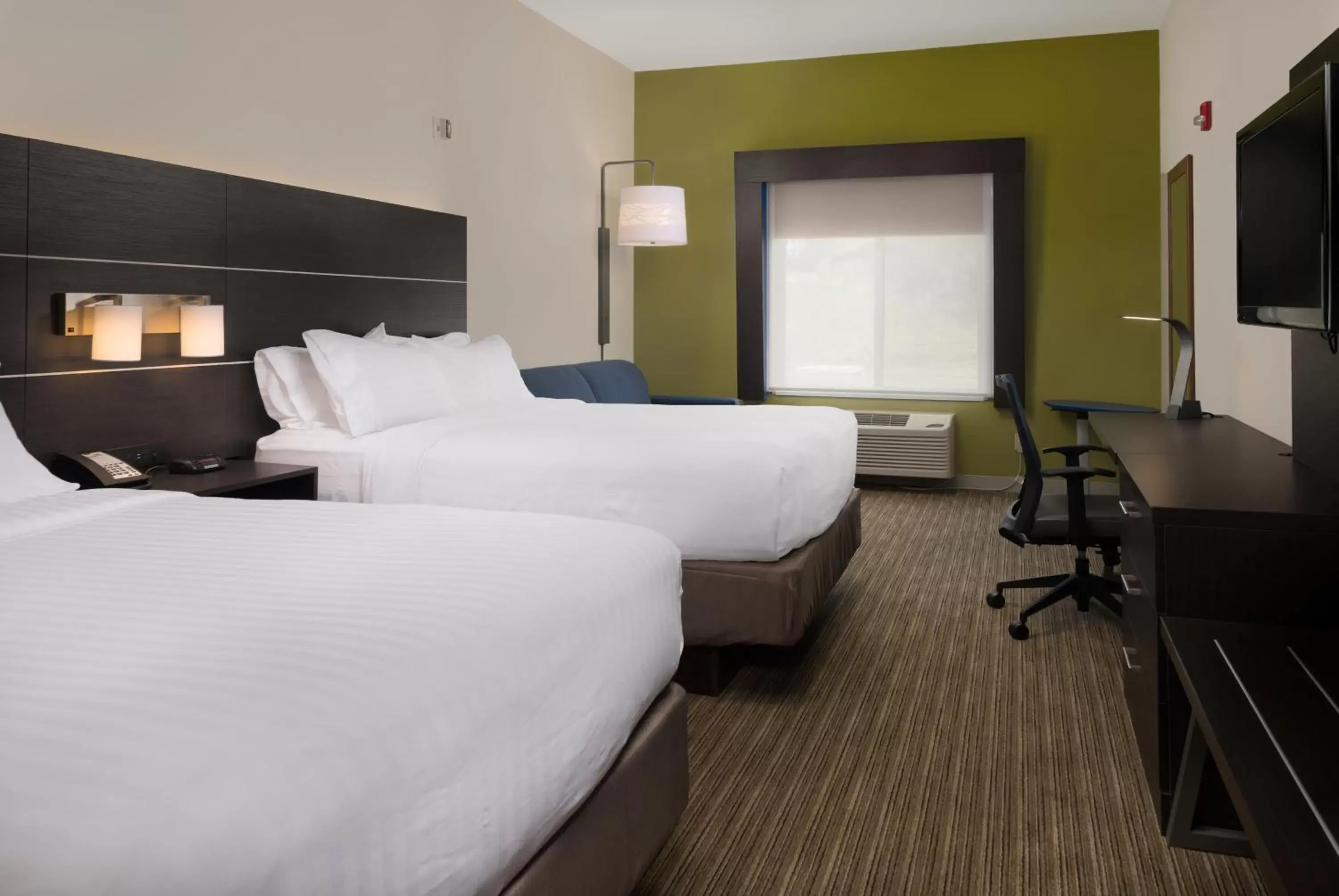 Photo of the whole room, Bed in Holiday Inn Express Independence - Kansas City by IHG Photo of the whole room, Bed in Holiday Inn Express Independence - Kansas City by IHG