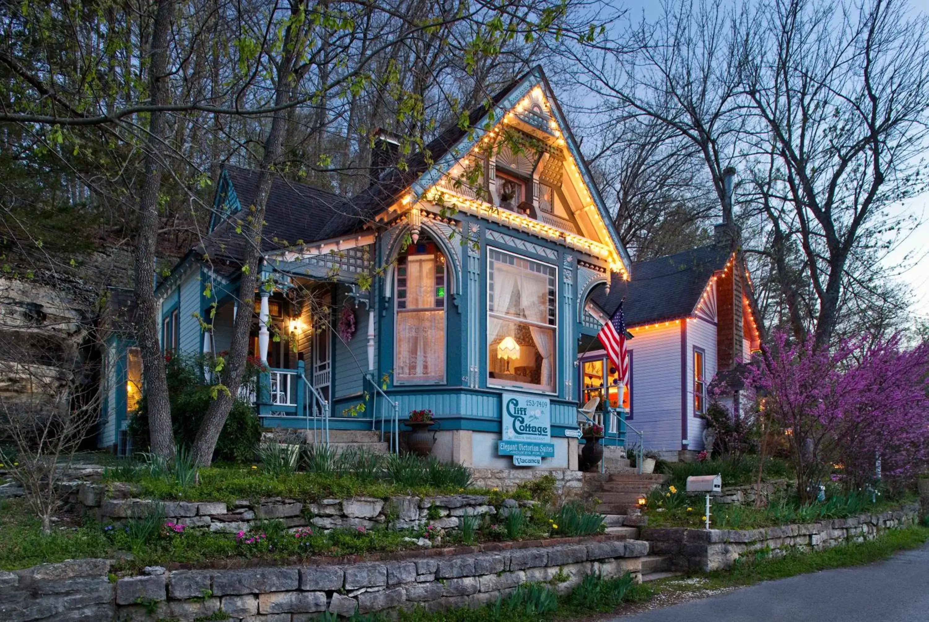 City view, Property Building in Cliff Cottage Inn