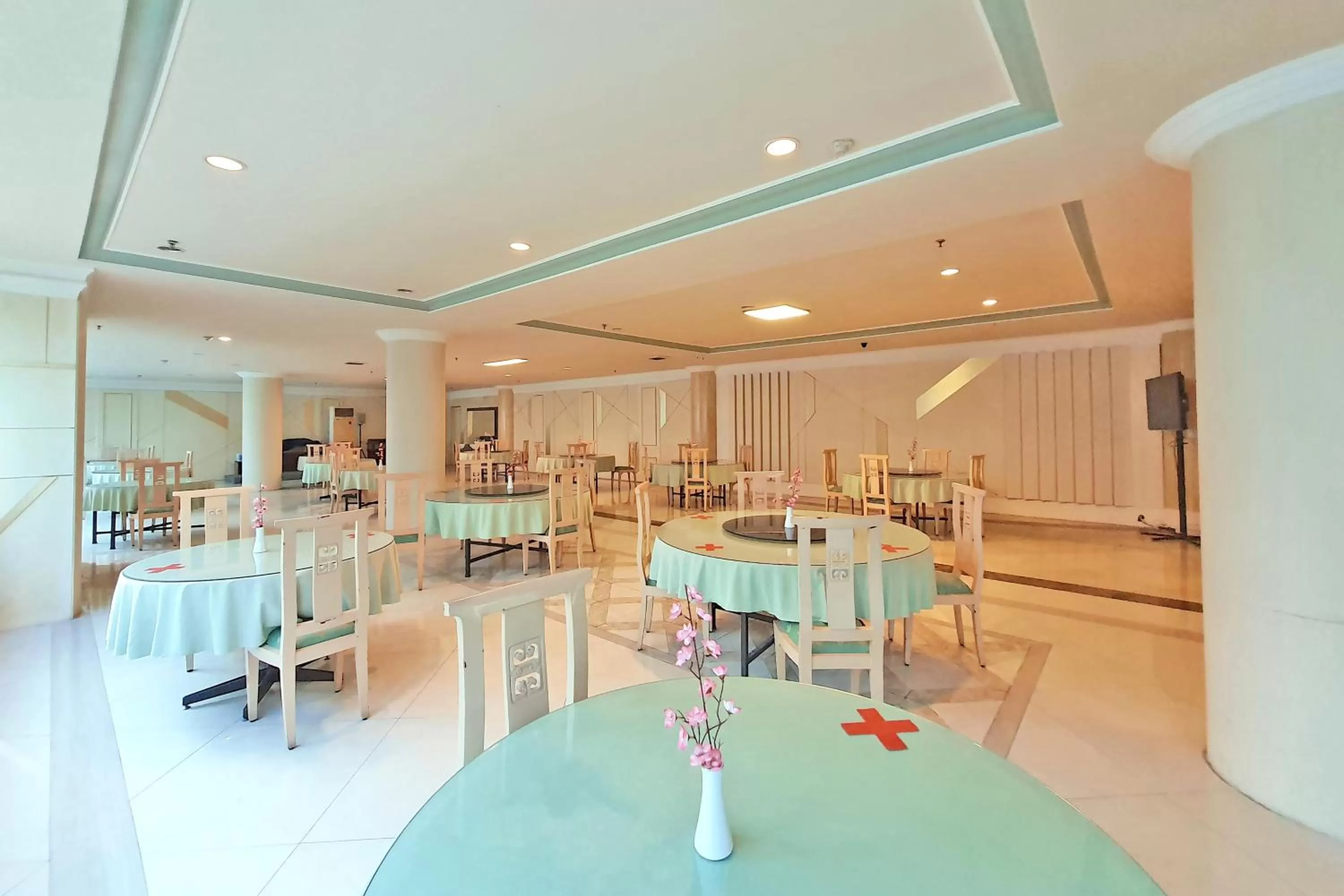 Restaurant/places to eat in Tunjungan Hotel