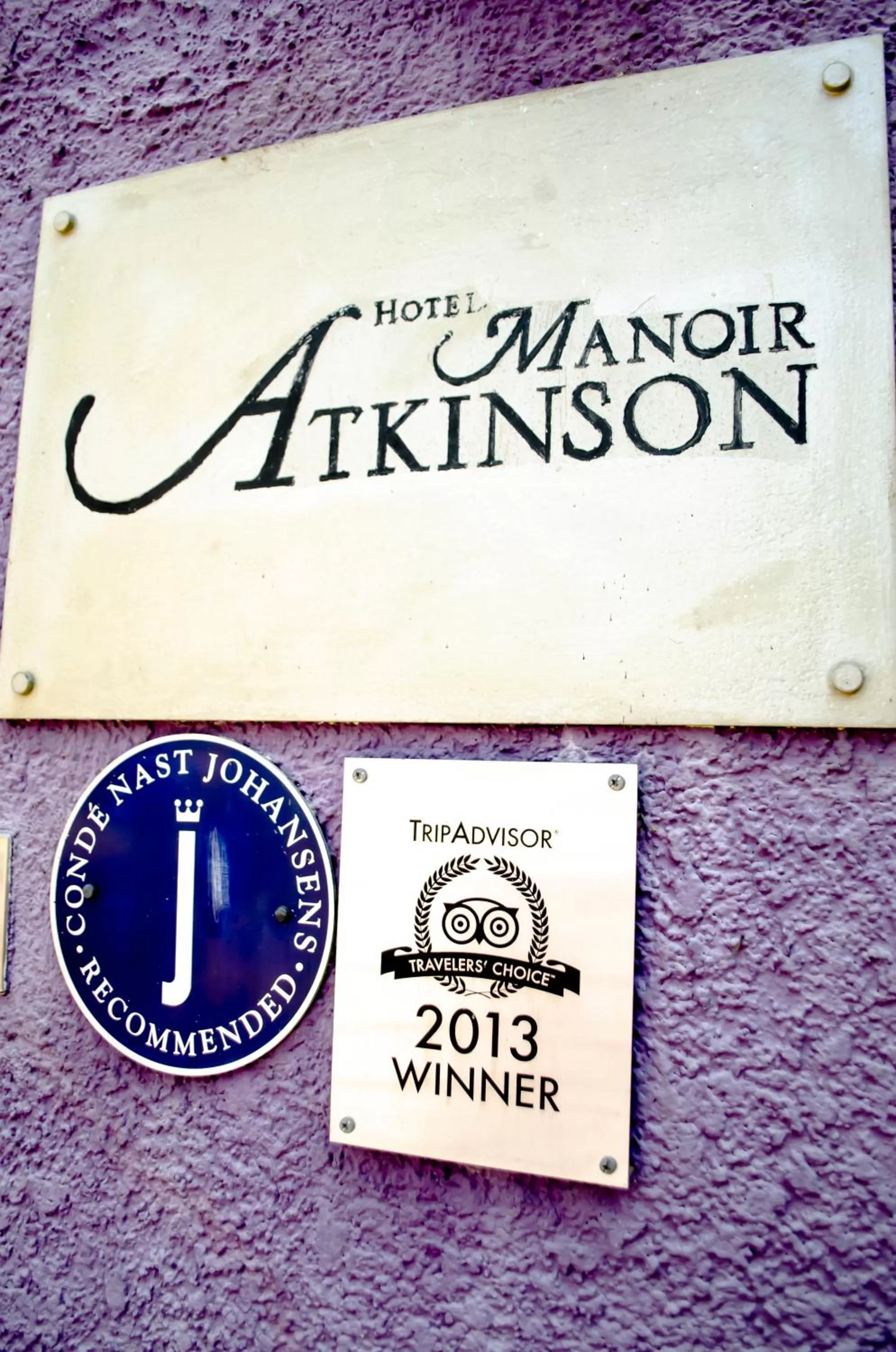 Logo/Certificate/Sign in Hotel Manoir Atkinson