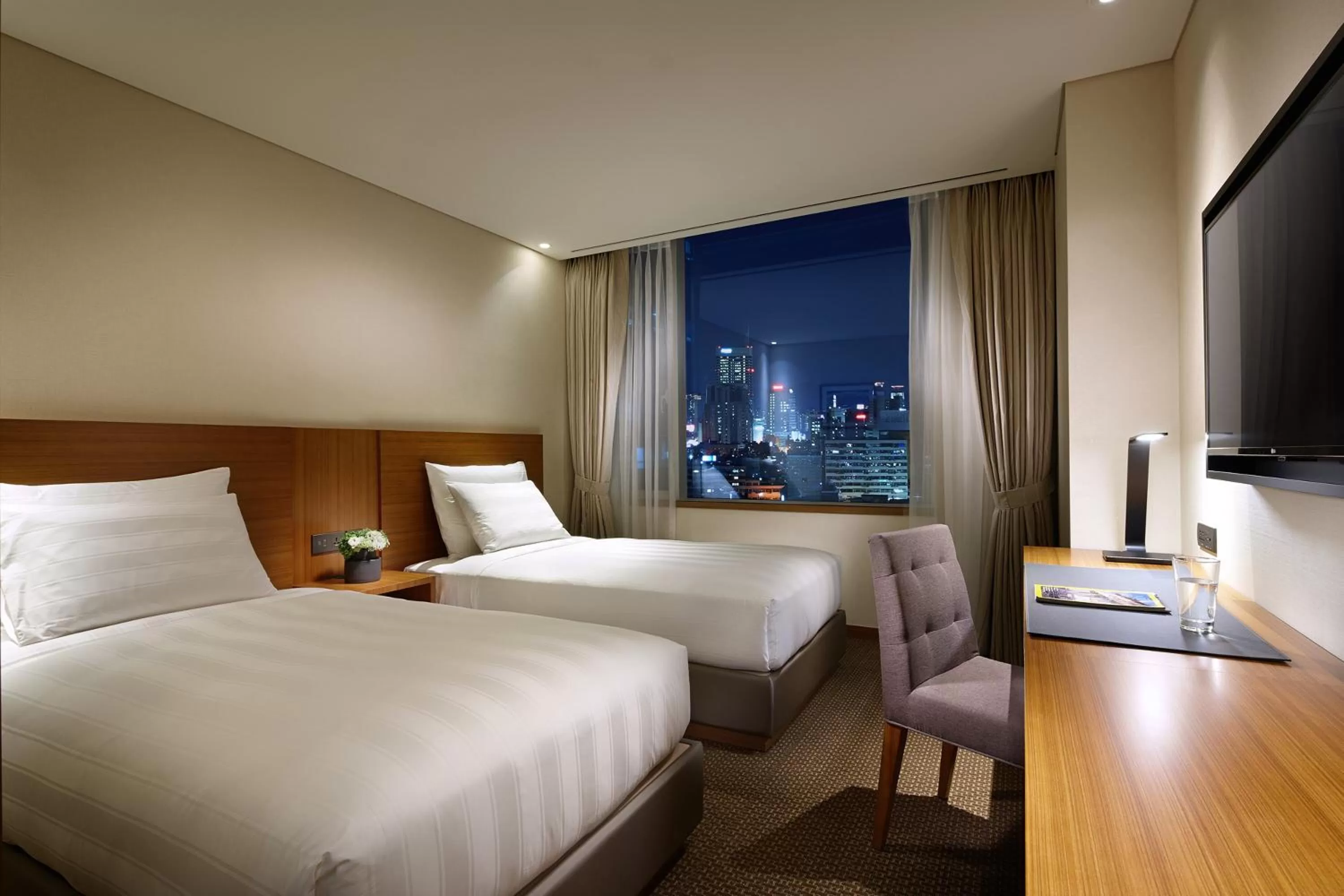 Bed in LOTTE CITY HOTEL Myeongdong
