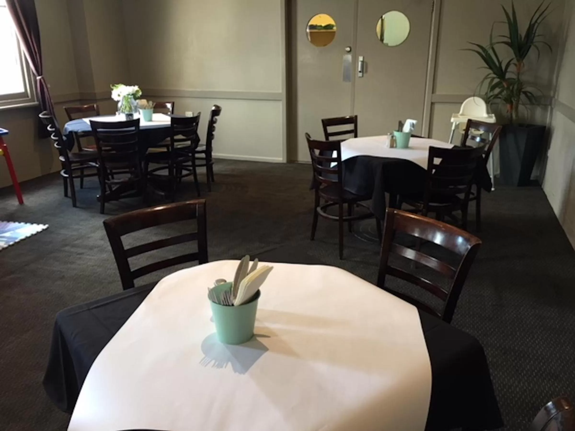 Restaurant/places to eat in Commercial Hotel Motel Lithgow