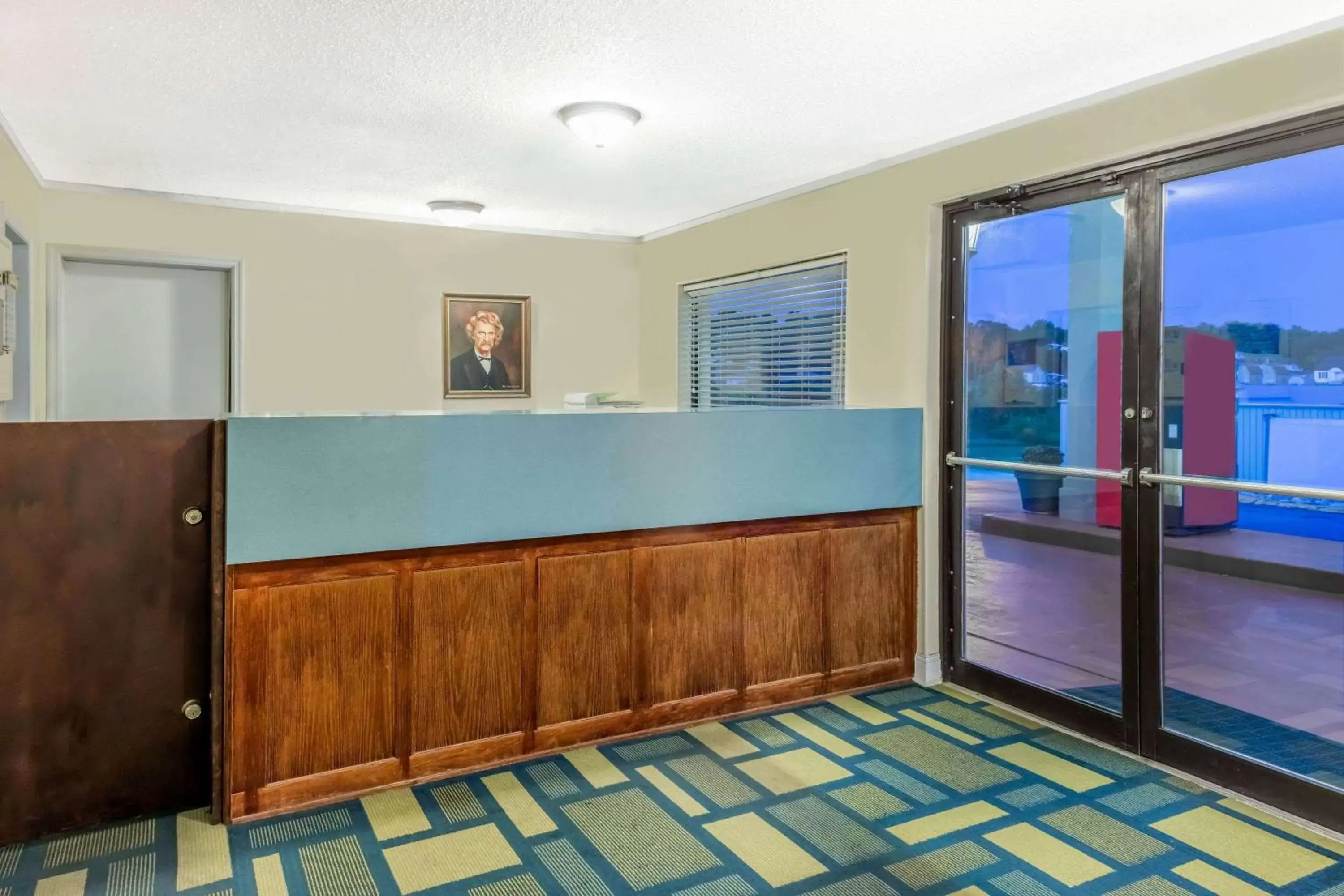 Lobby or reception, Lobby/Reception in Days Inn by Wyndham Hannibal