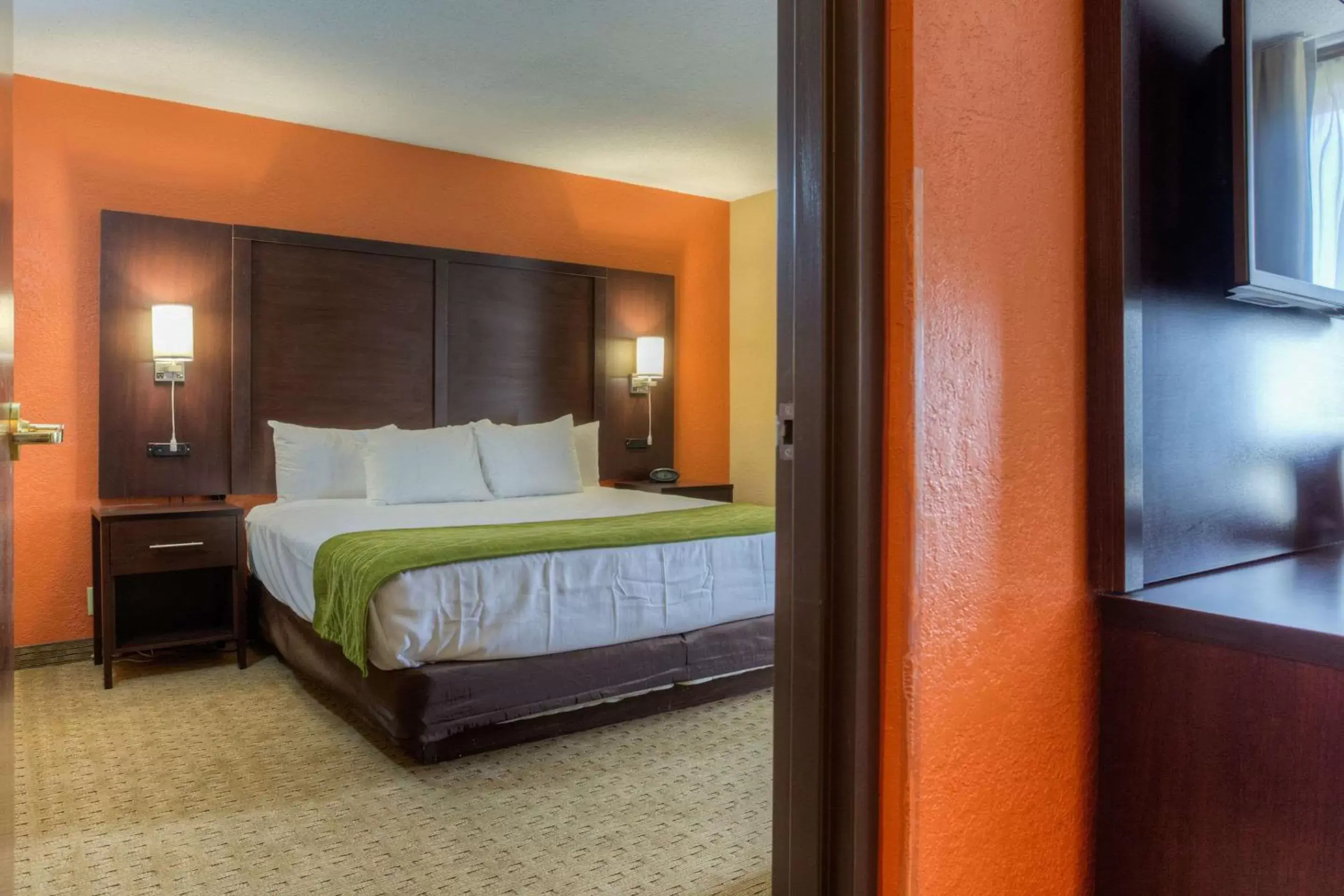 Bedroom, Bed in Comfort Inn & Suites Evansville Airport