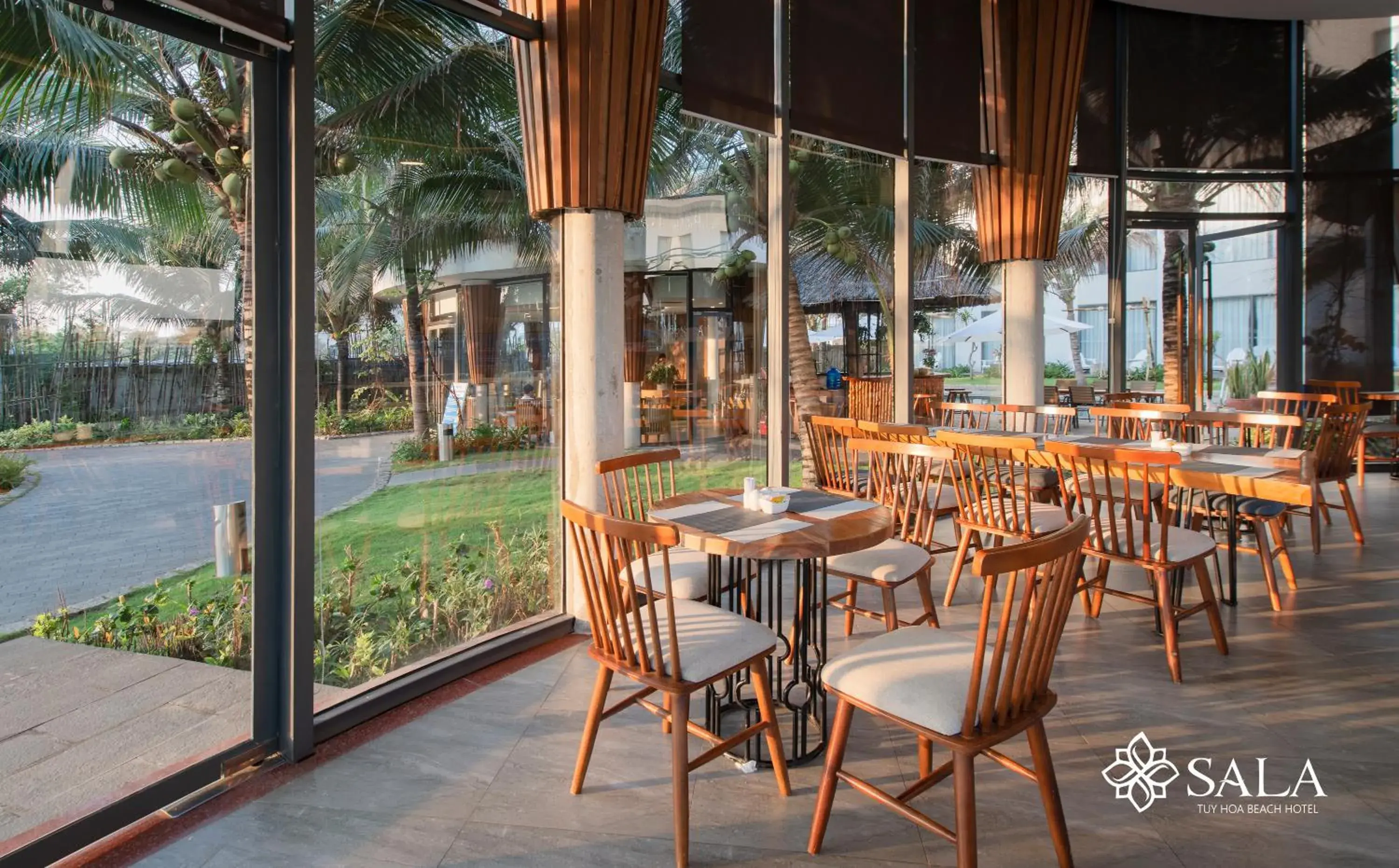 Restaurant/places to eat in Sala Tuy Hoa Beach Hotel