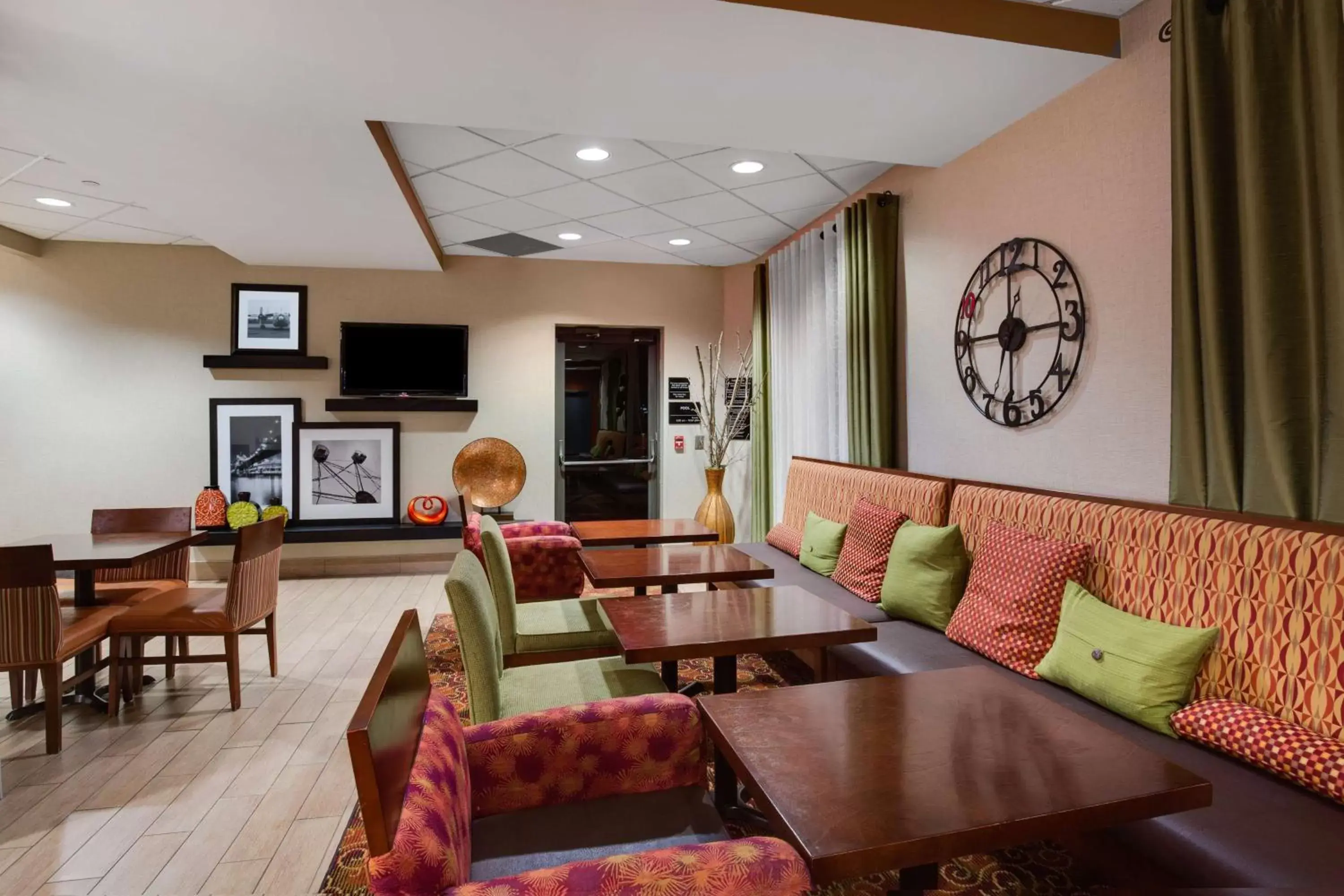 Dining area, Restaurant/Places to Eat in Hampton Inn Pittsburgh/West Mifflin