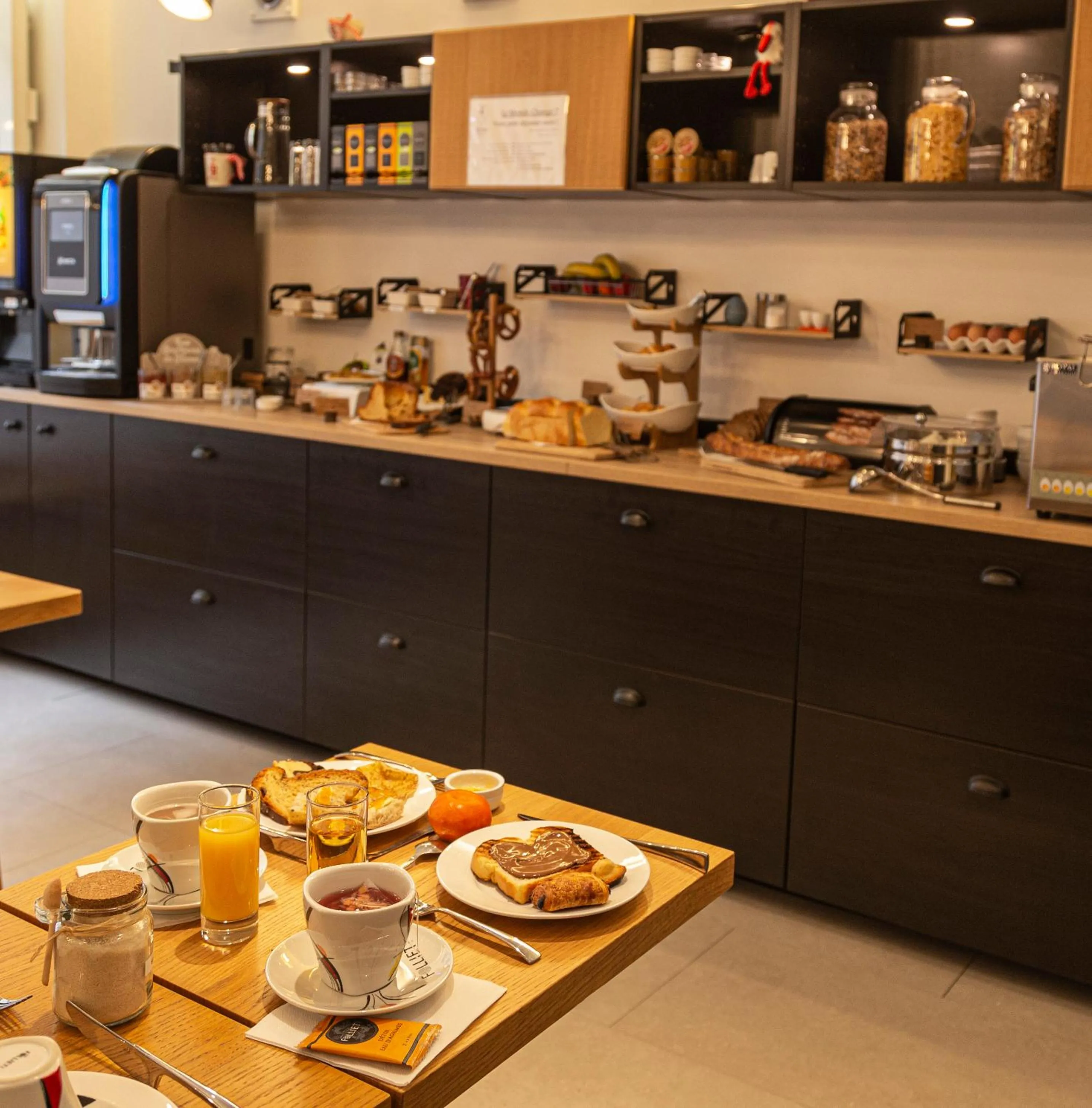 Buffet breakfast in Hotel Victoria