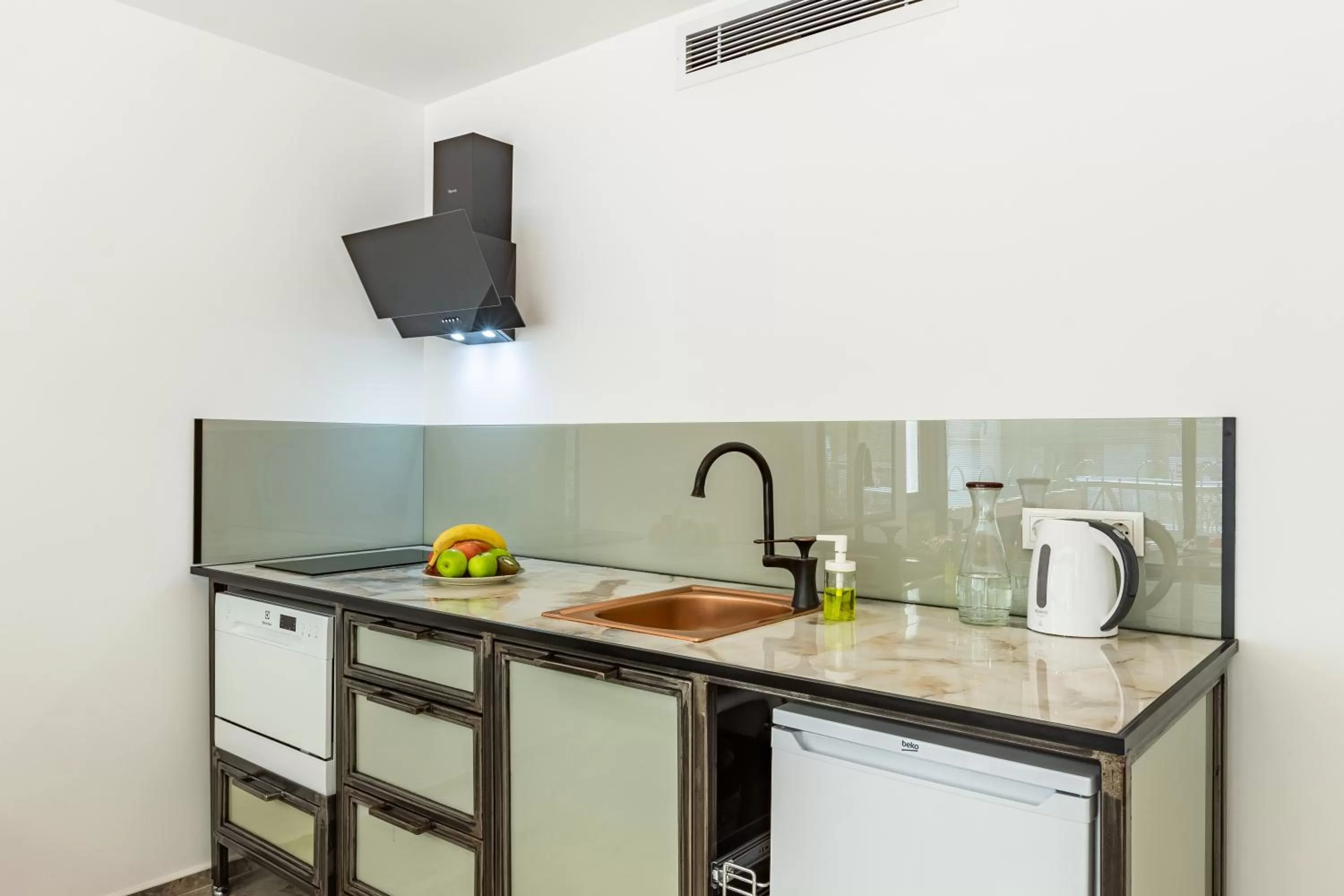 Kitchen or kitchenette in Villa Pera Suite Hotel