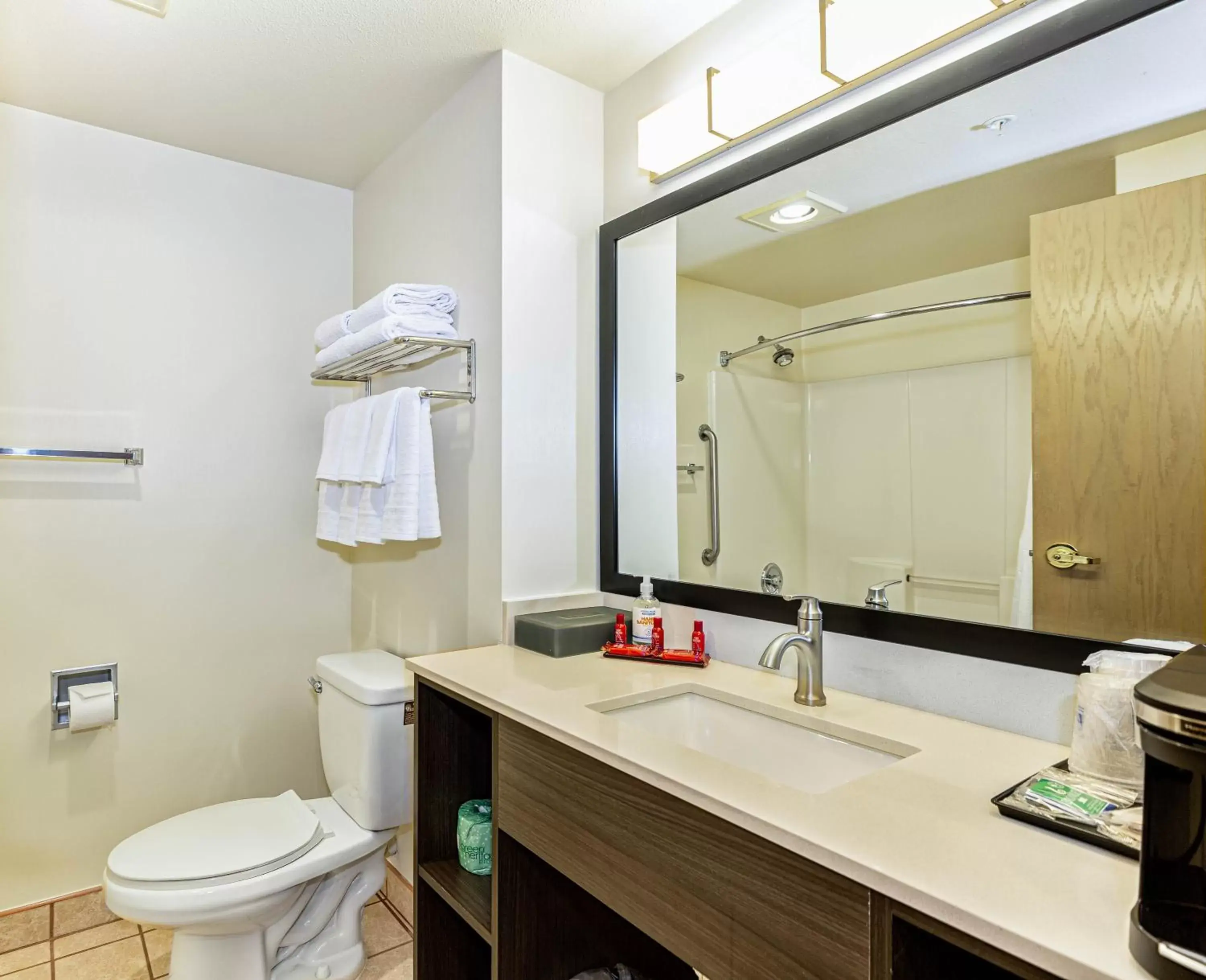 Bathroom in SureStay Plus Hotel by Best Western SeaTac Airport