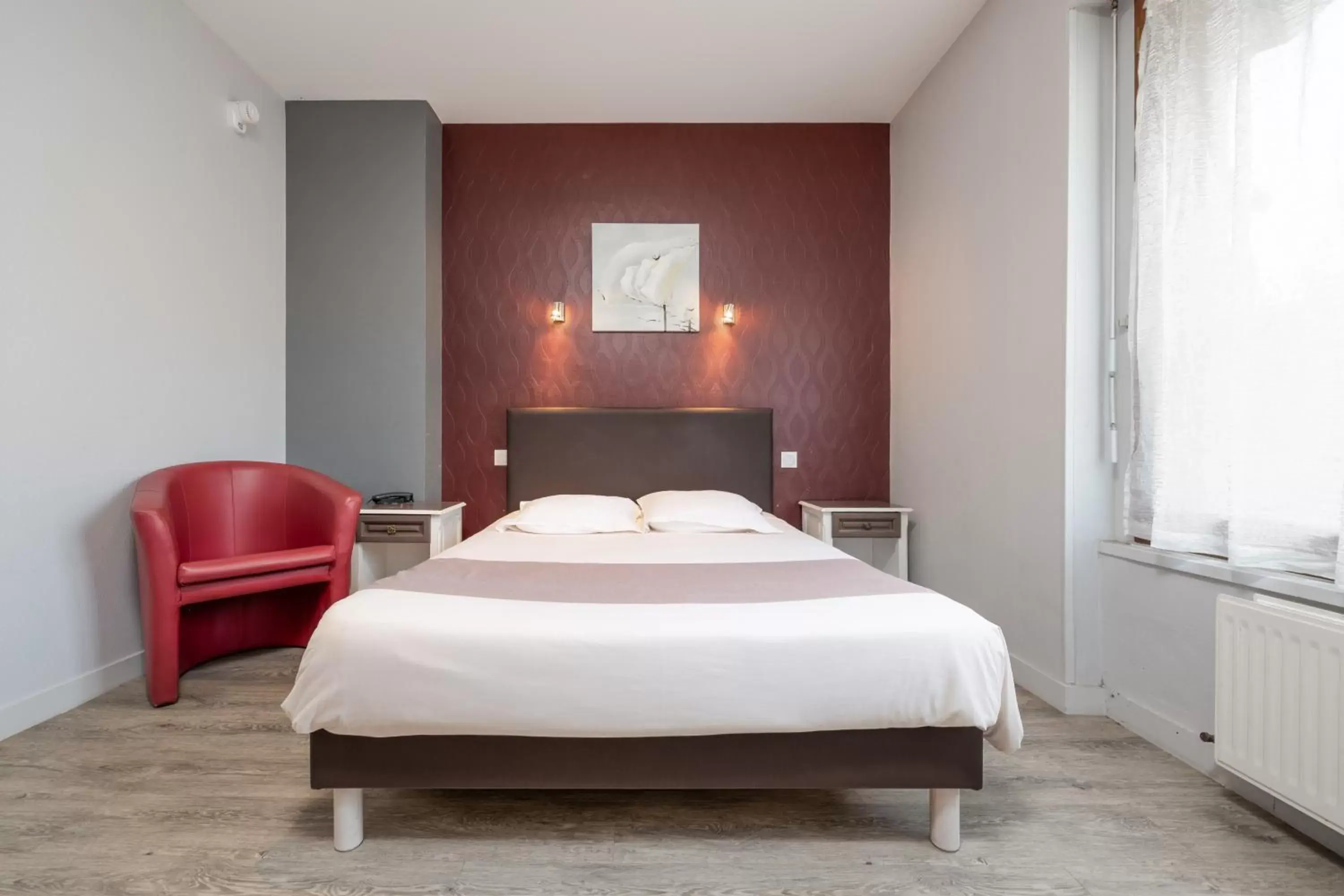 Bed in Hotel De L'Agriculture - 2 étoiles