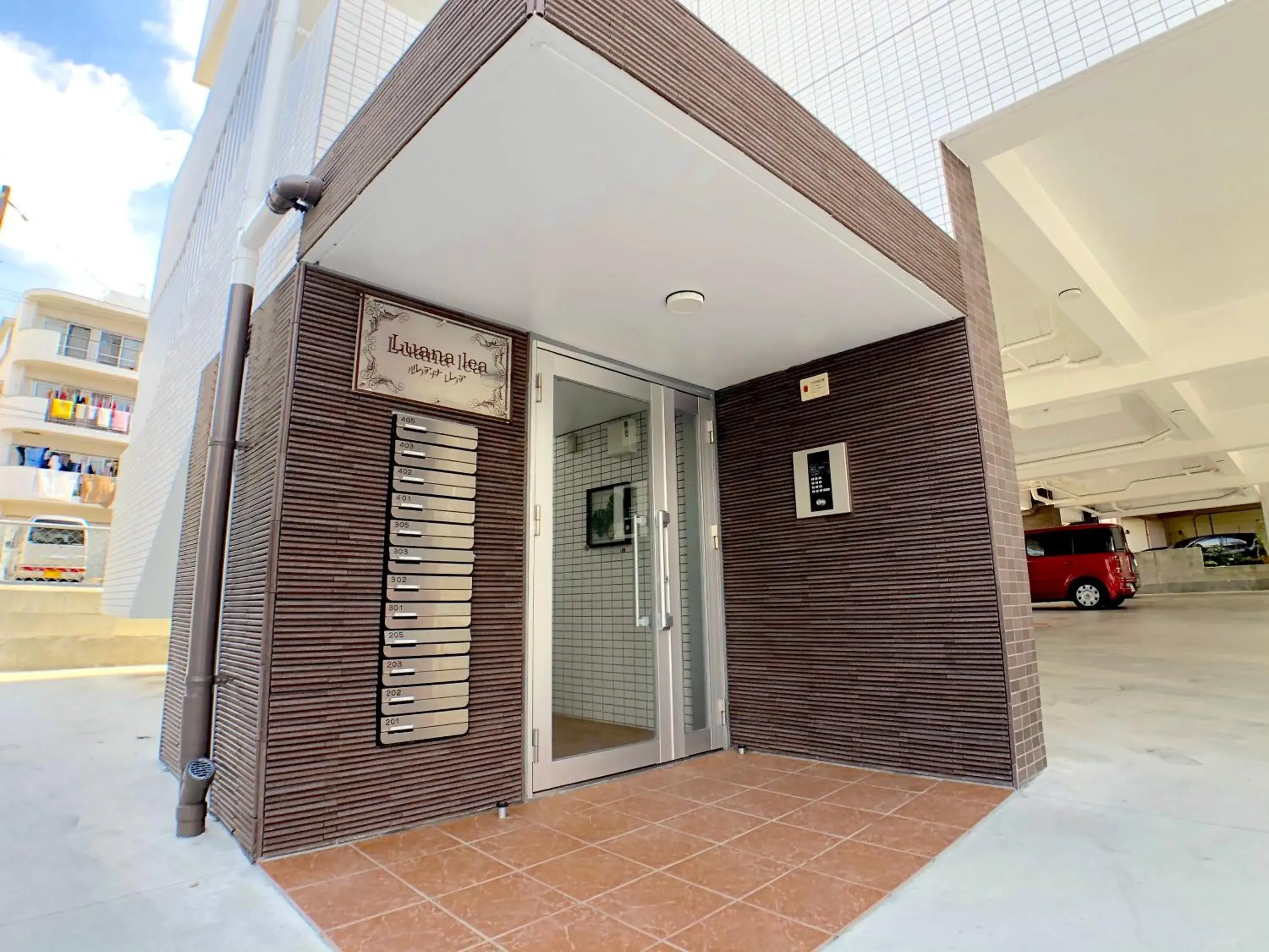 Facade/entrance in Luana Lea Karate Kaikan Mae Facade/entrance in Luana Lea Karate Kaikan Mae
