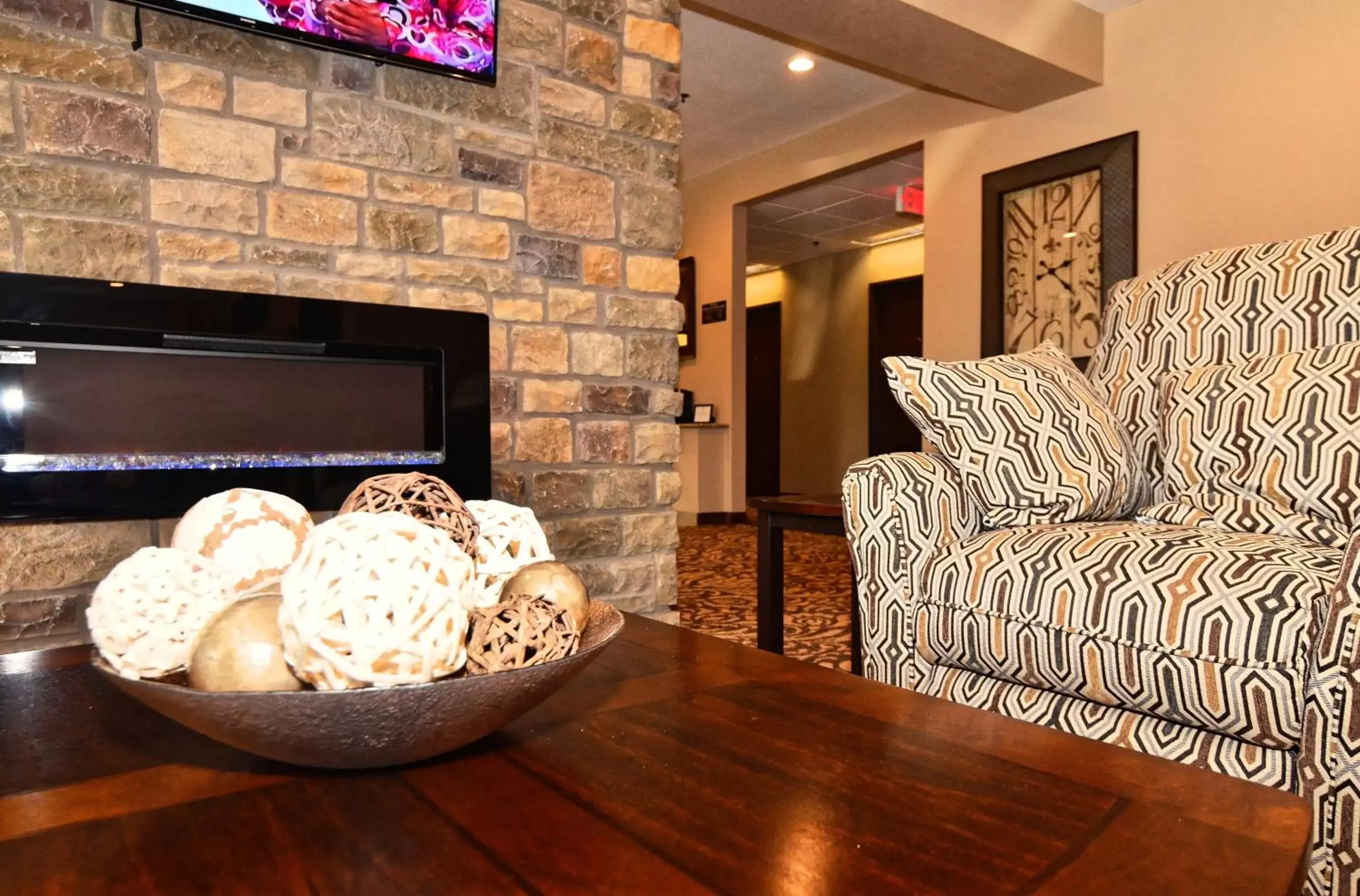 Lobby or reception, Seating Area in Cobblestone Inn & Suites - Clarion