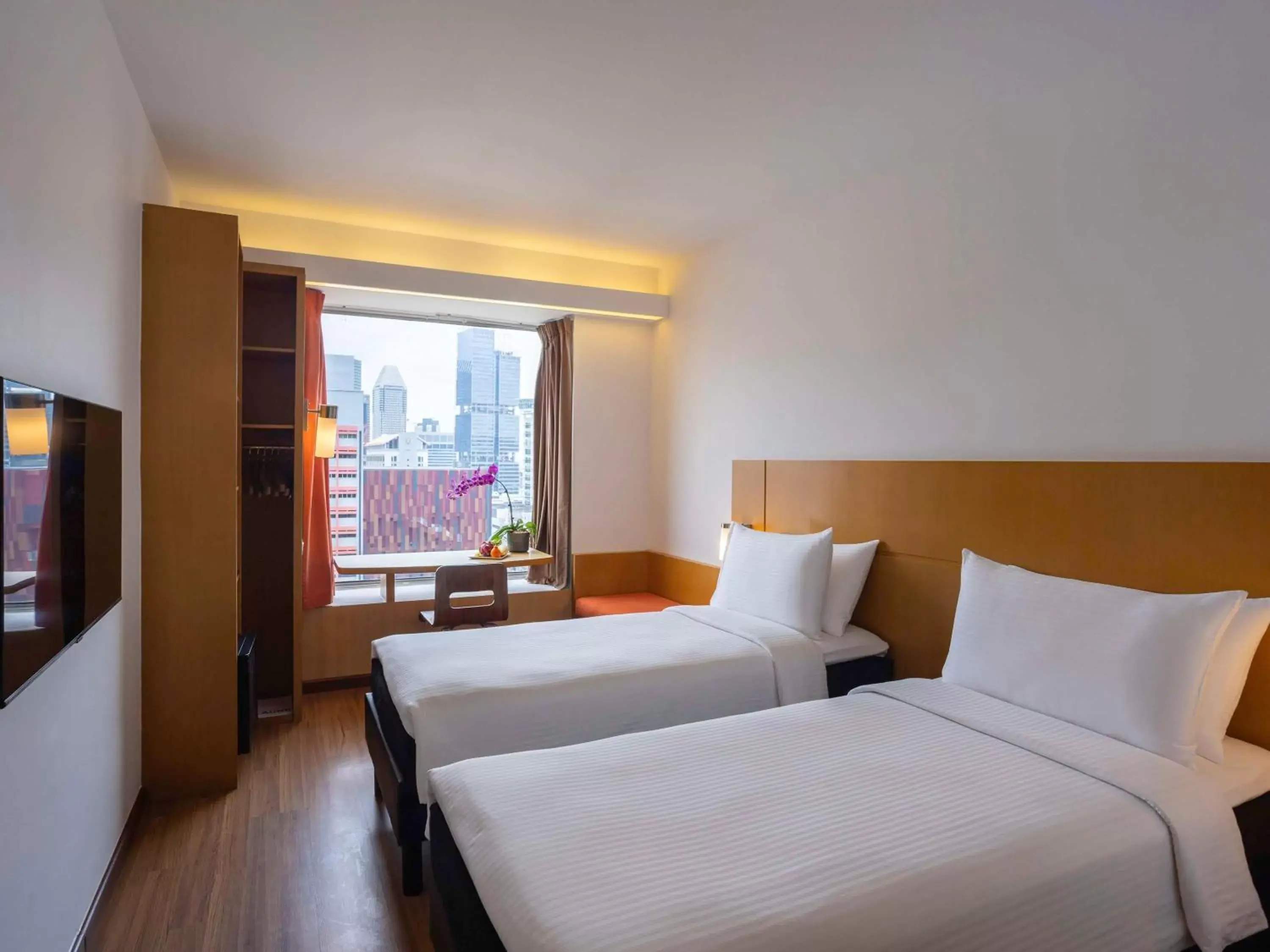 Bedroom, Bed in Ibis Singapore on Bencoolen