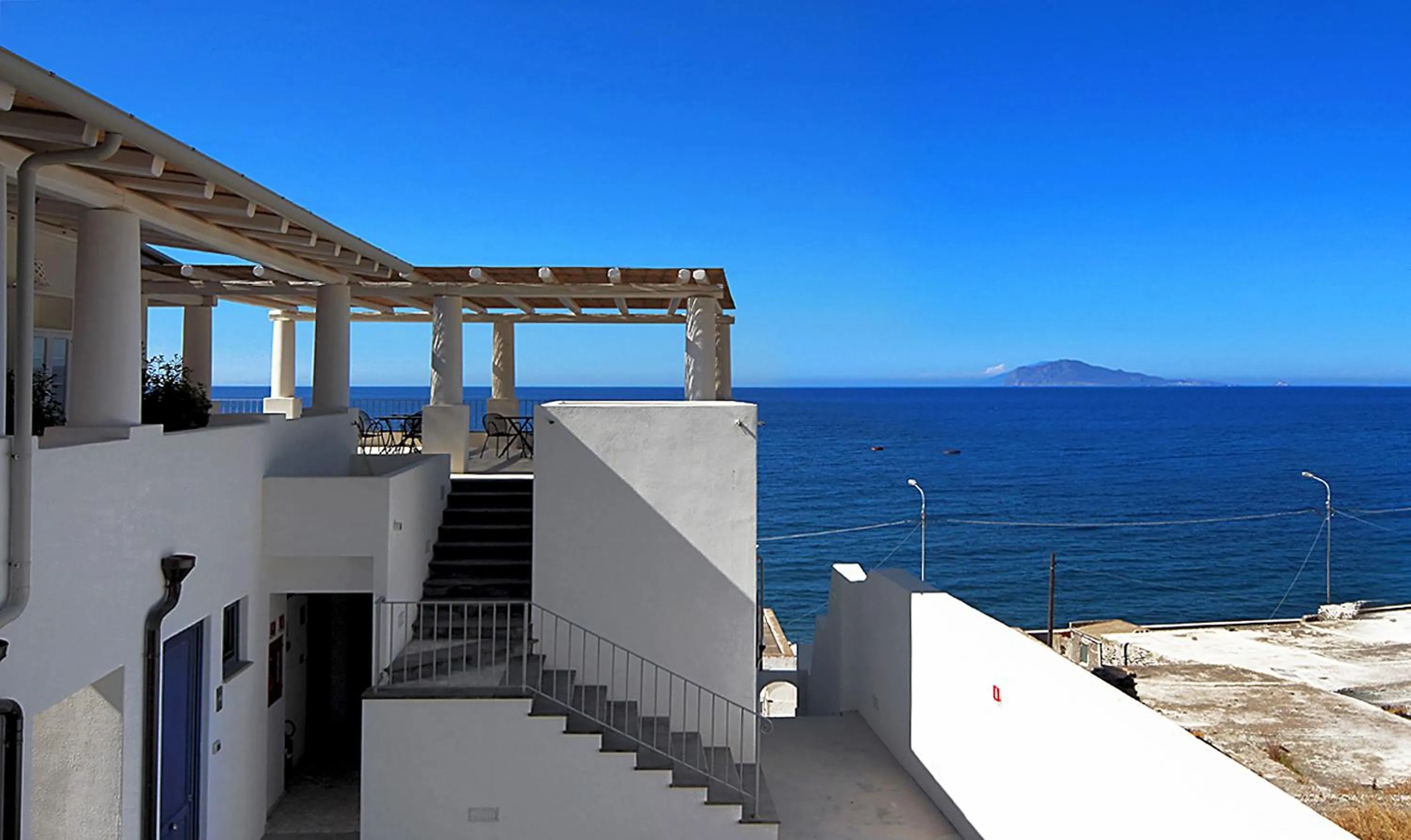 Facade/entrance in Hotel Cutimare - Aeolian Charme