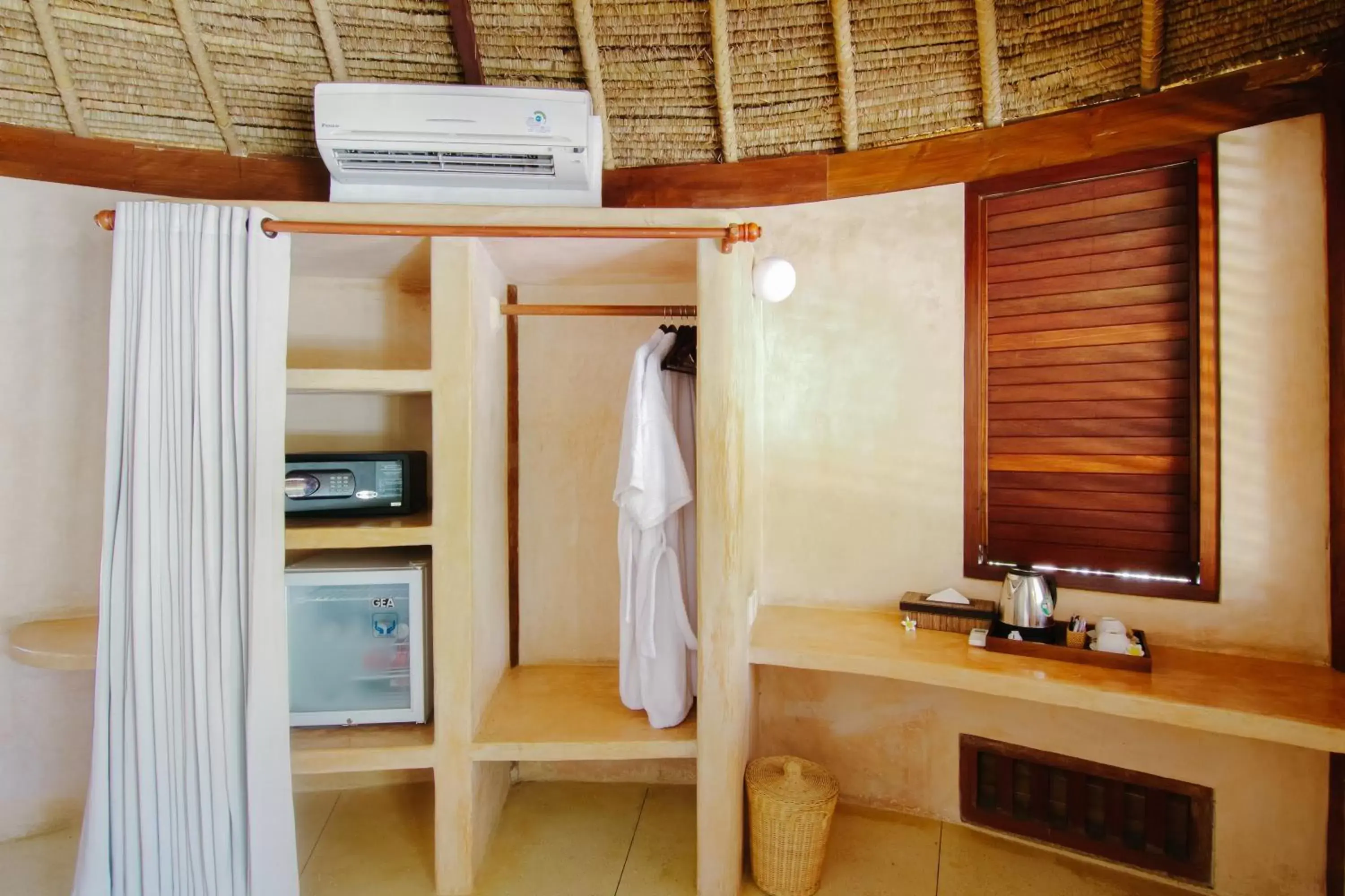 Coffee/tea facilities, Bathroom in Le Nusa Beach Club