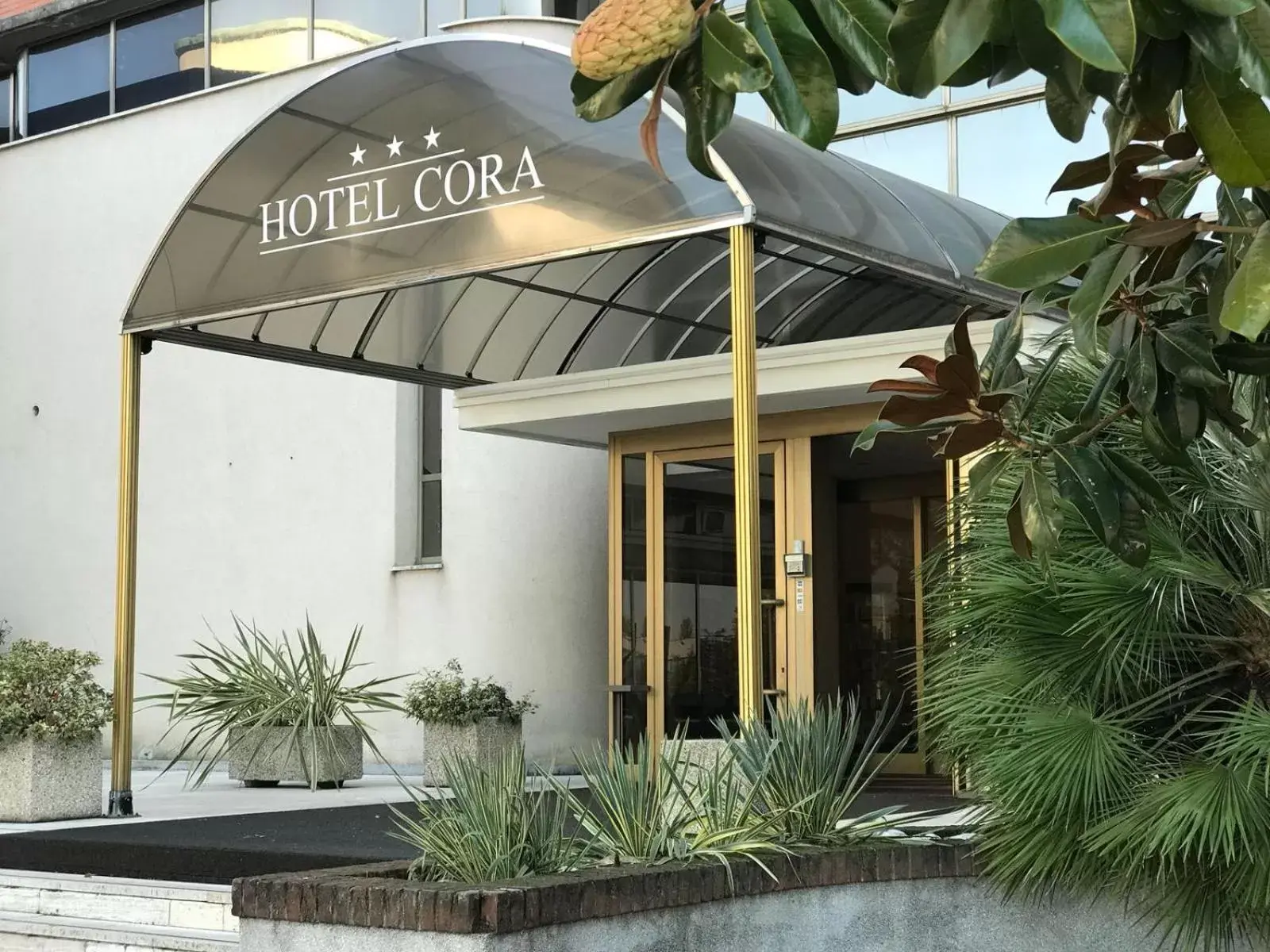Facade/entrance, Property Building in Hotel Cora