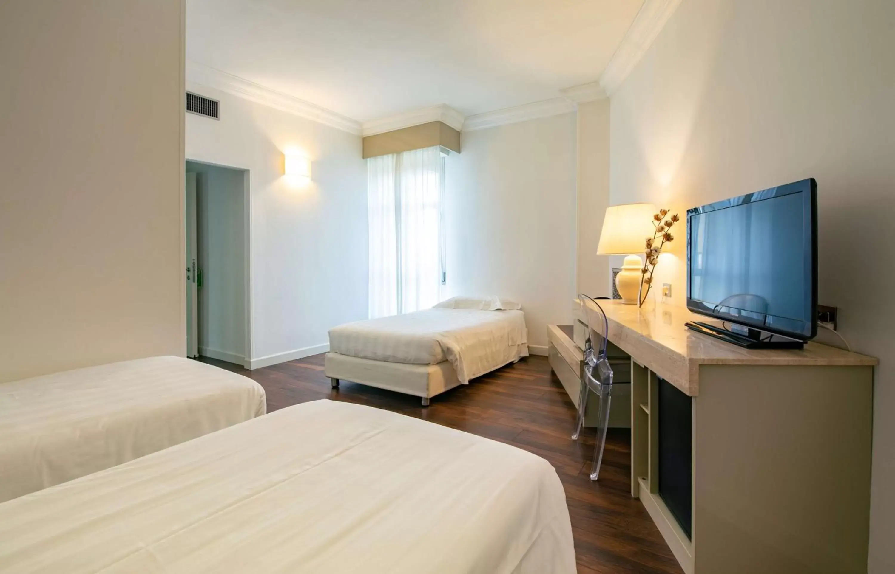 Bedroom, Bed in Etrusco Arezzo Hotel - Sure Hotel Collection by Best Western