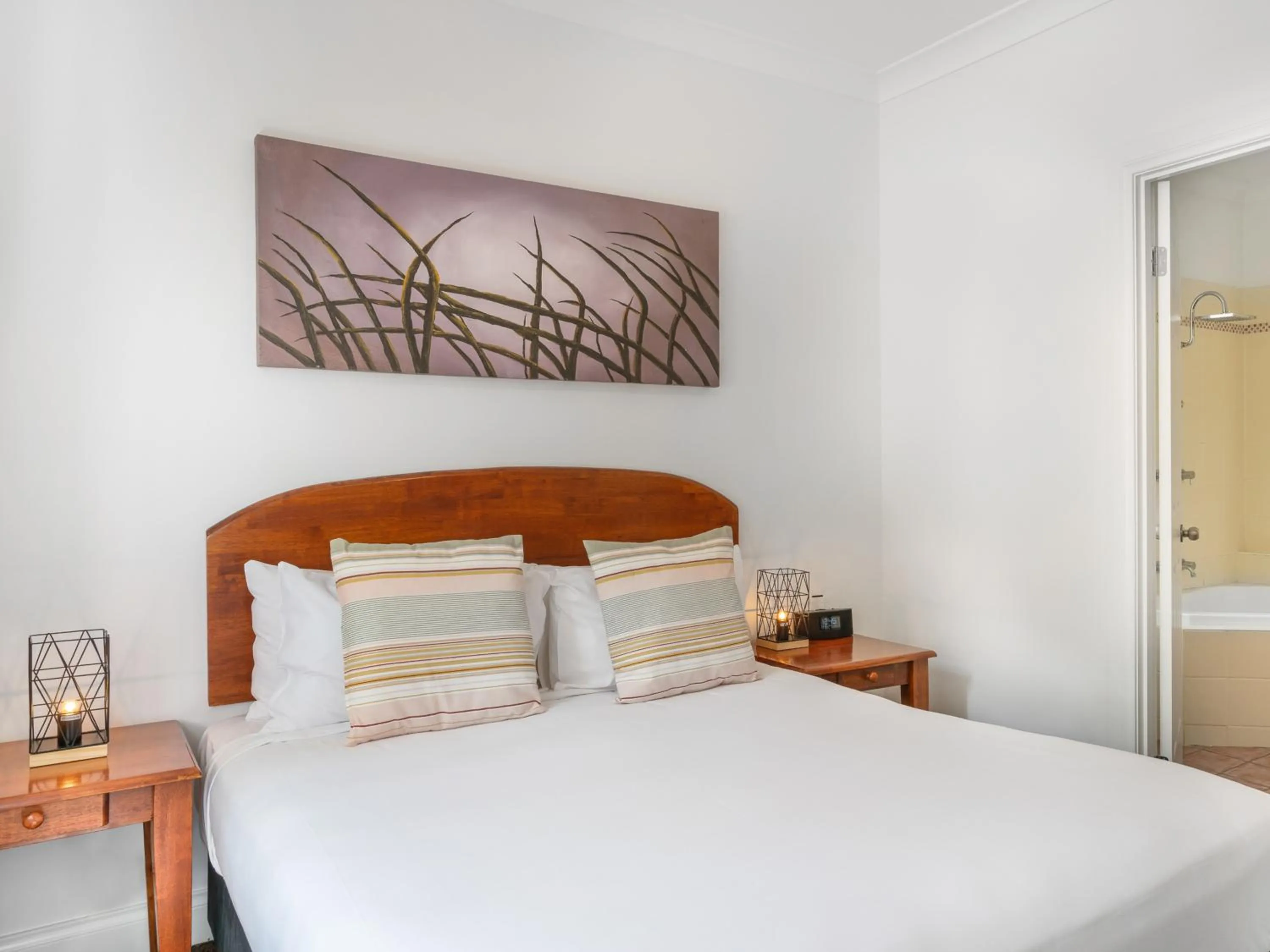 Bedroom, Bed in Leisure Inn Pokolbin Hill