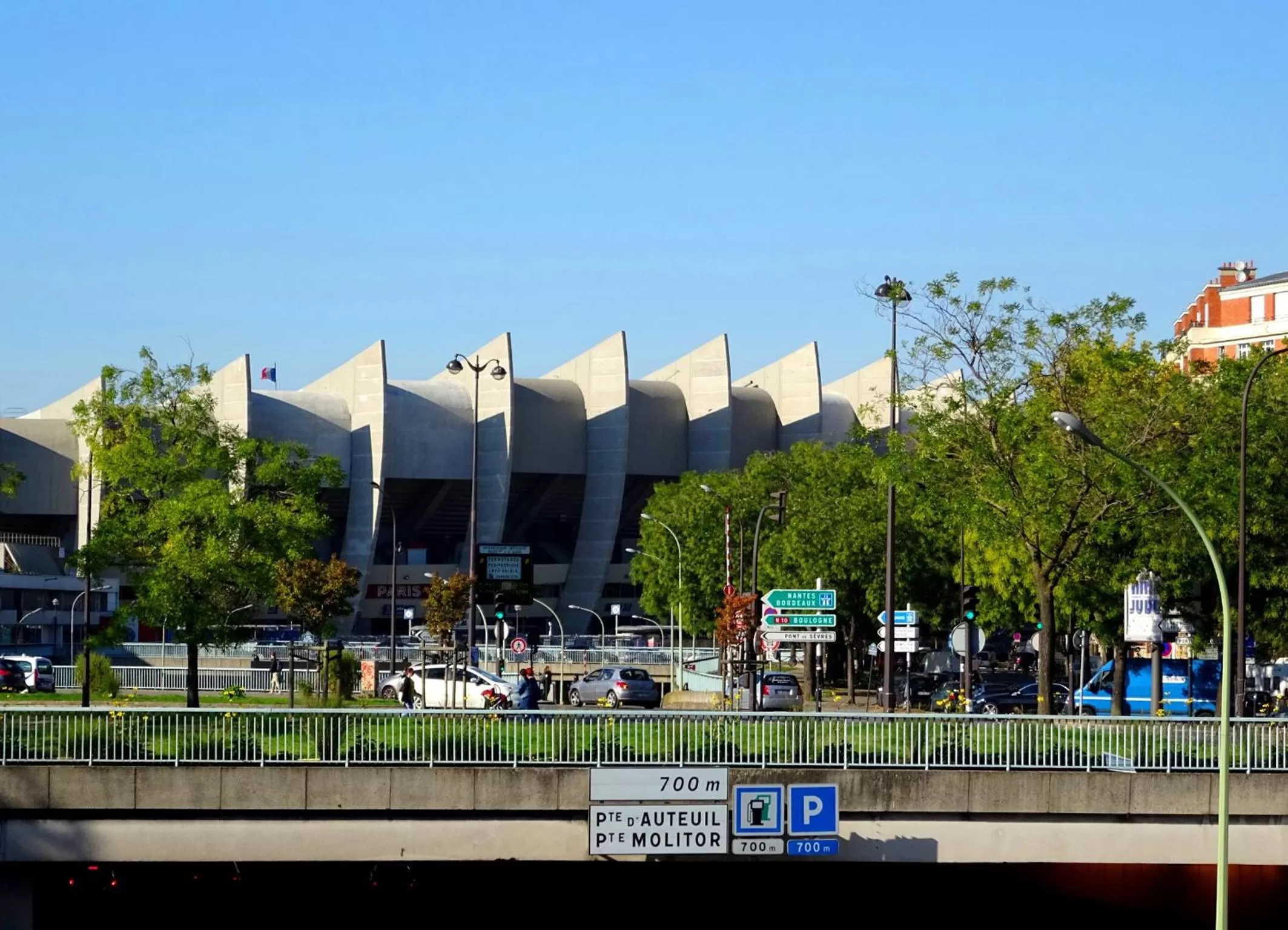 Nearby landmark in Parici Hôtel Boulogne Billancourt