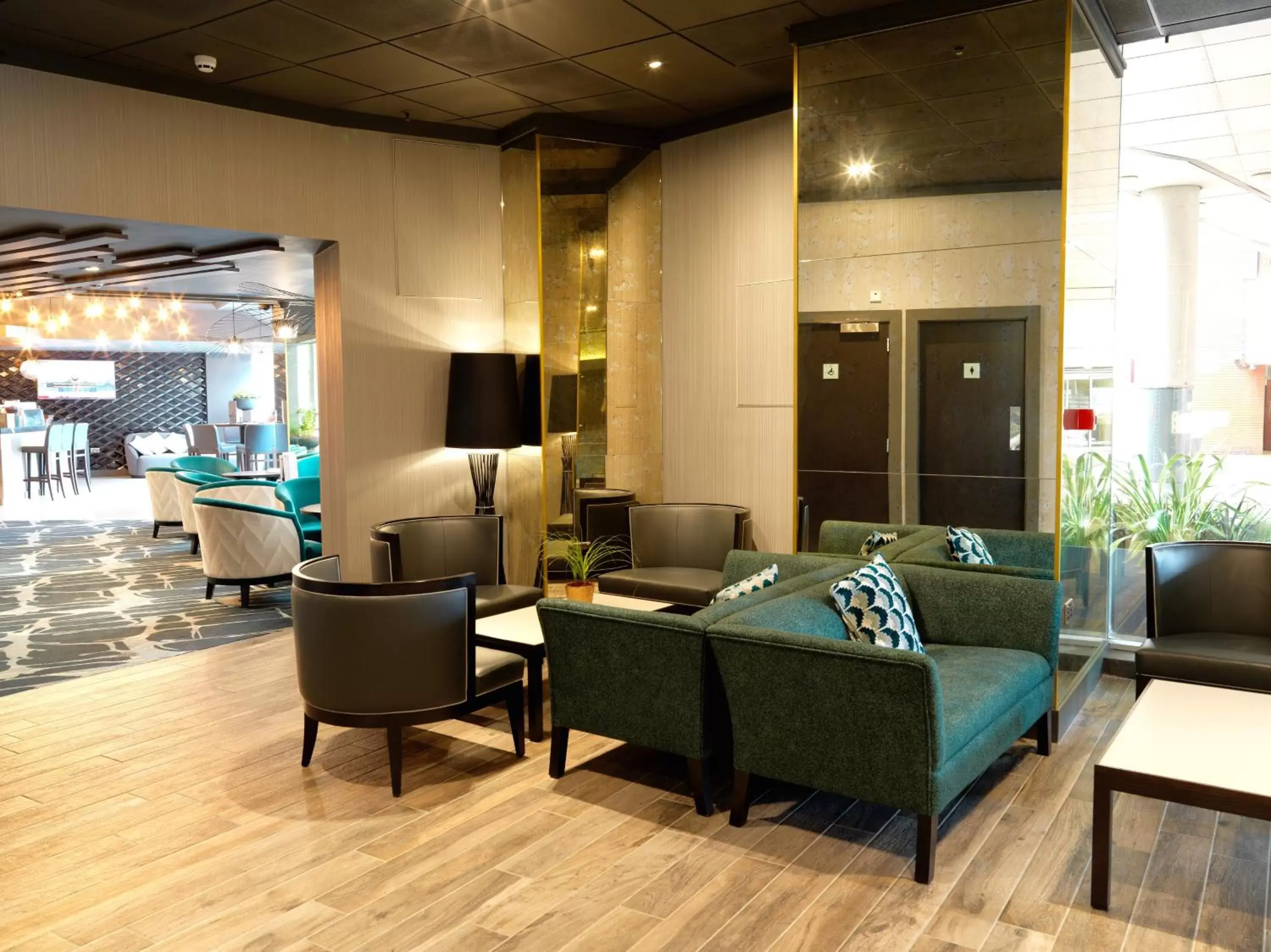 Lounge or bar, Seating Area in Crowne Plaza Harrogate, an IHG Hotel