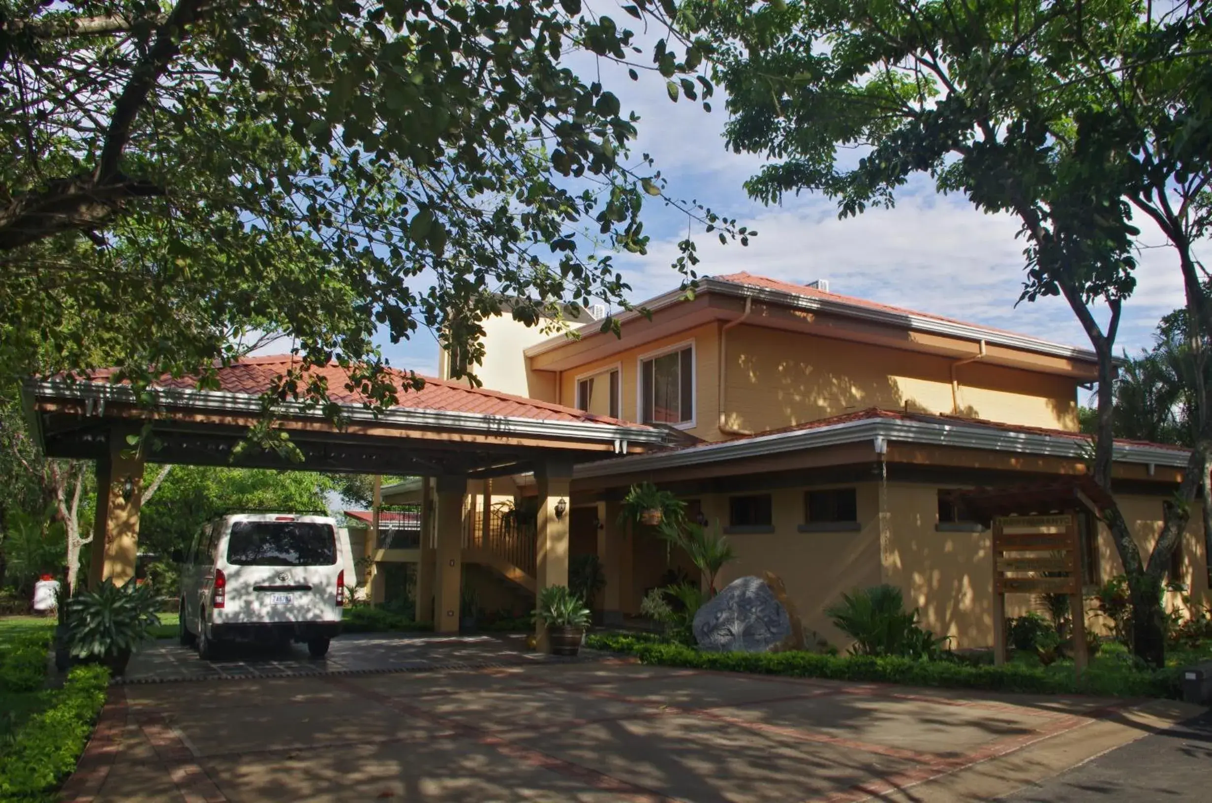 Facade/entrance, Property Building in Hotel Robledal