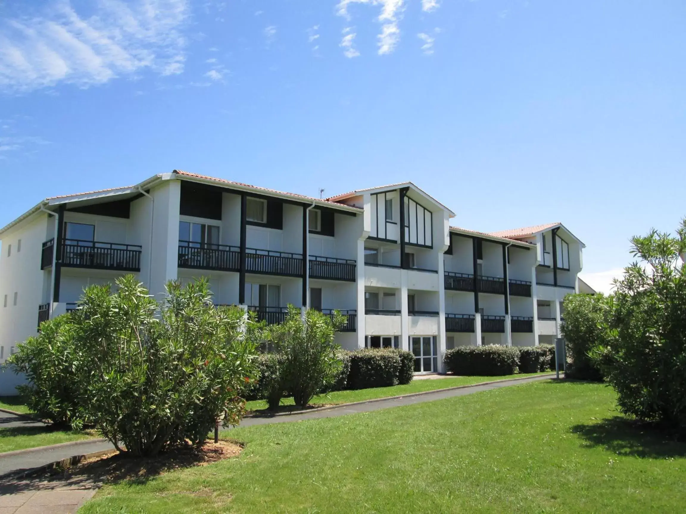 Facade/entrance, Property Building in Résidence Mer & Golf Ilbarritz