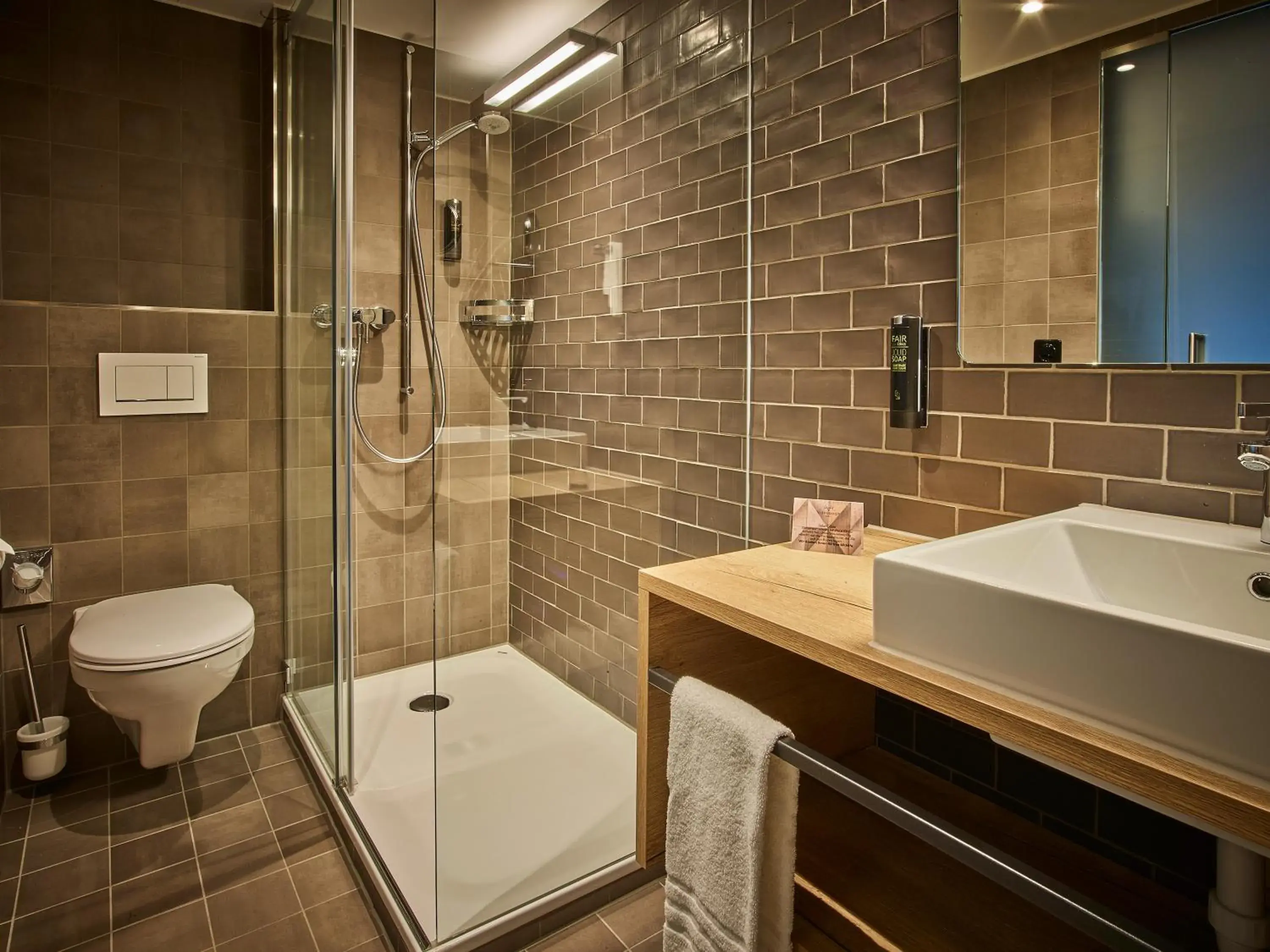 Shower, Bathroom in Baxter Hotel