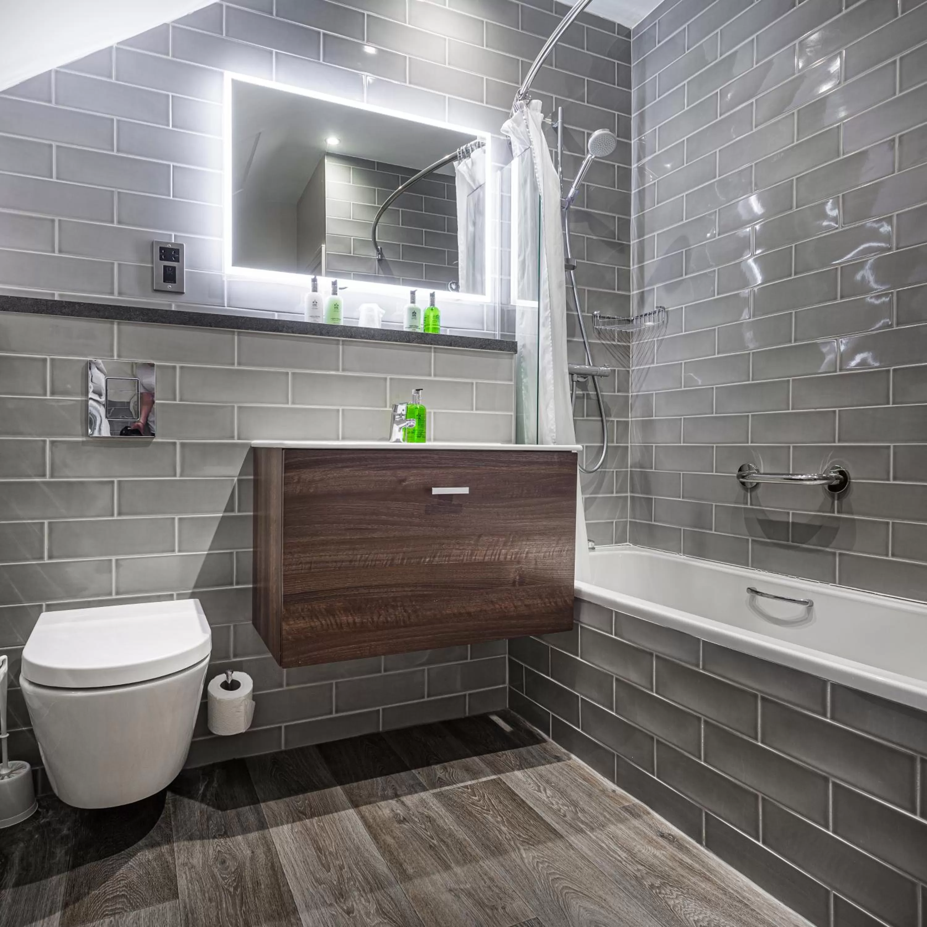 Bathroom in The Feathers Hotel, Helmsley, North Yorkshire - The Coaching Inn Group