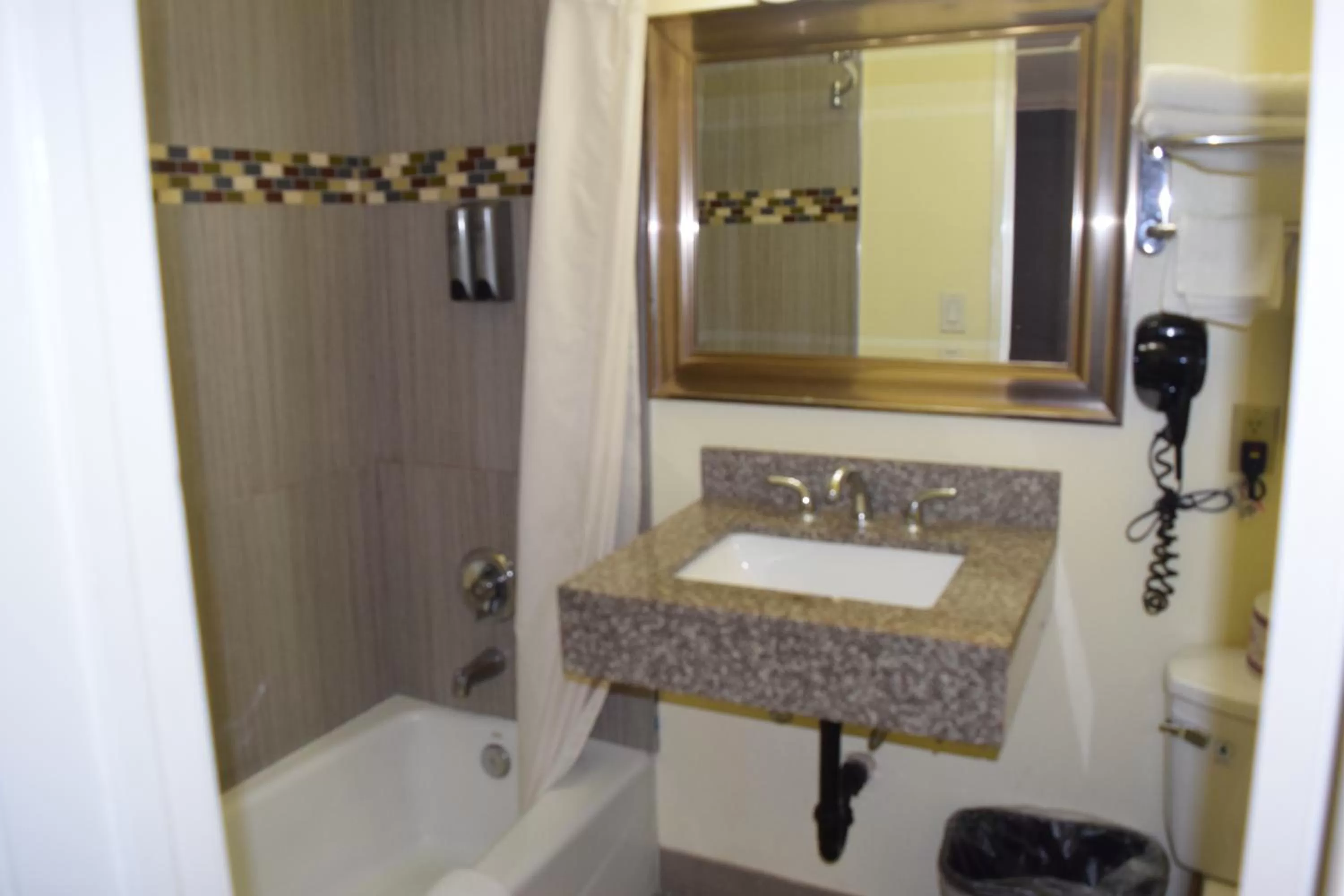 Bathroom in Deluxe Inn Hawthorne/ LAX