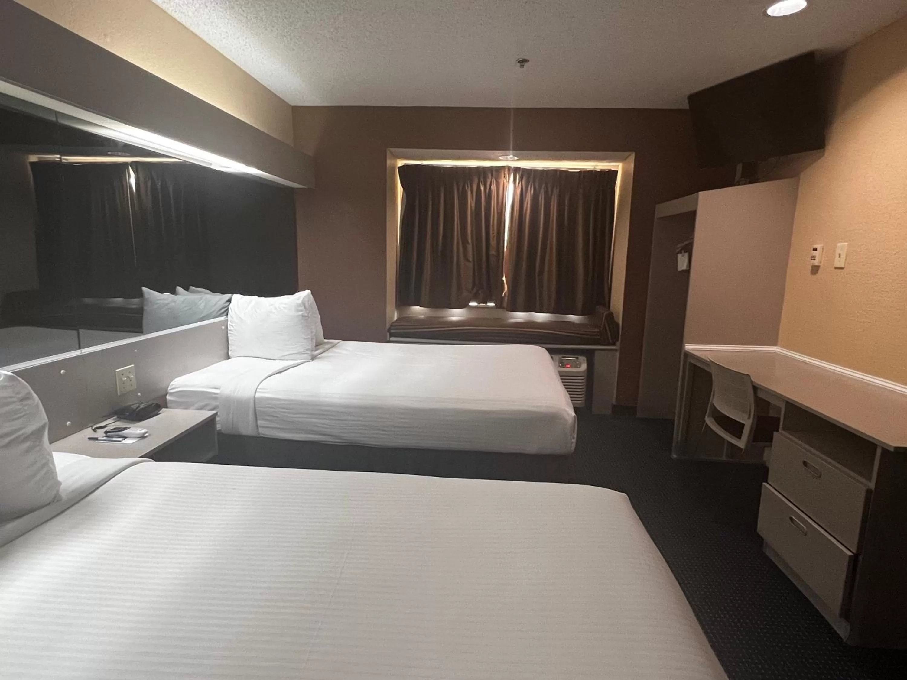 Bedroom, Bed in Microtel Inn & Suites by Wyndham Houston/Webster/Nasa/Clearlake