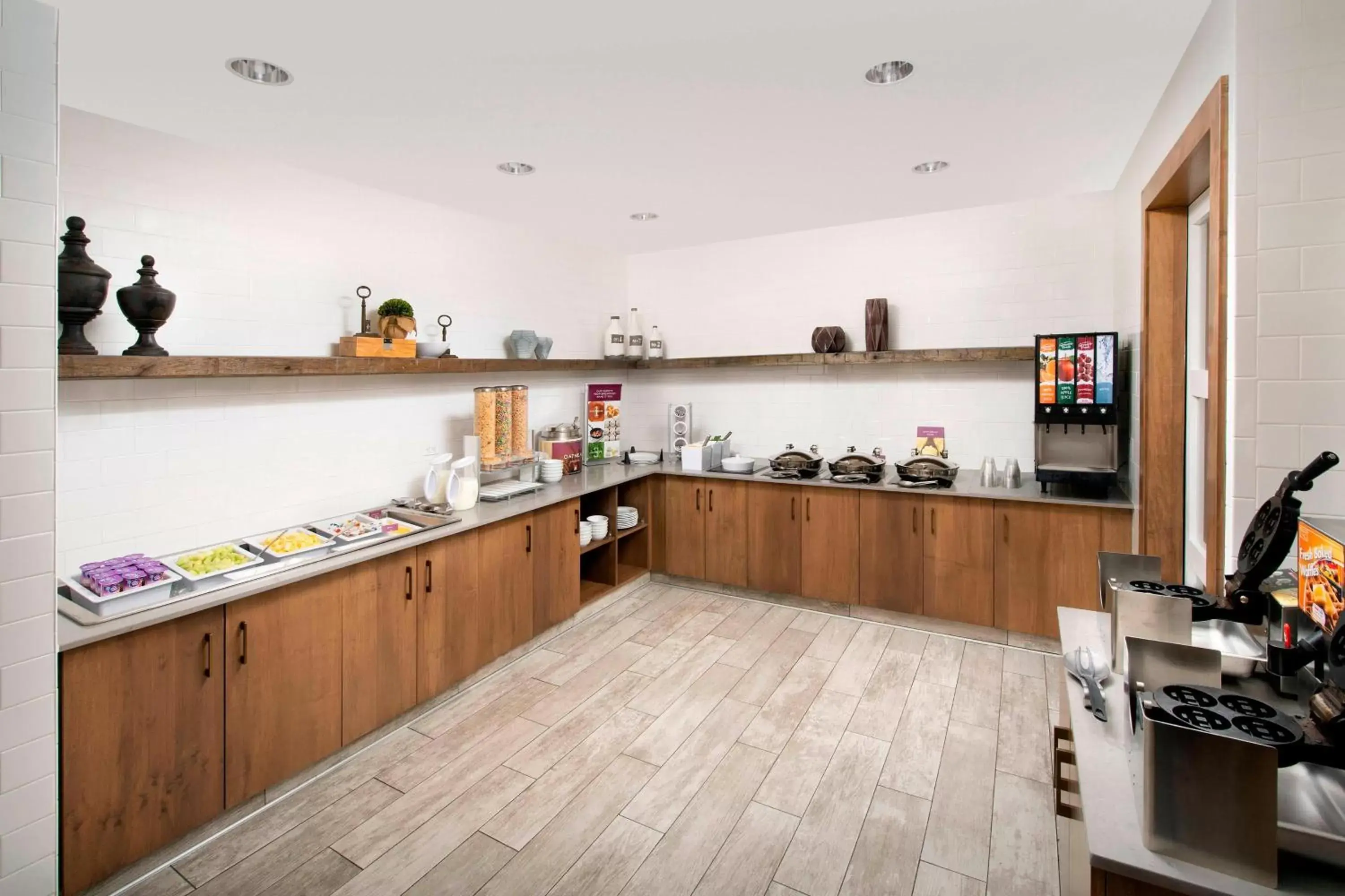 Breakfast, Kitchen/Kitchenette in Residence Inn by Marriott Baltimore Owings Mills