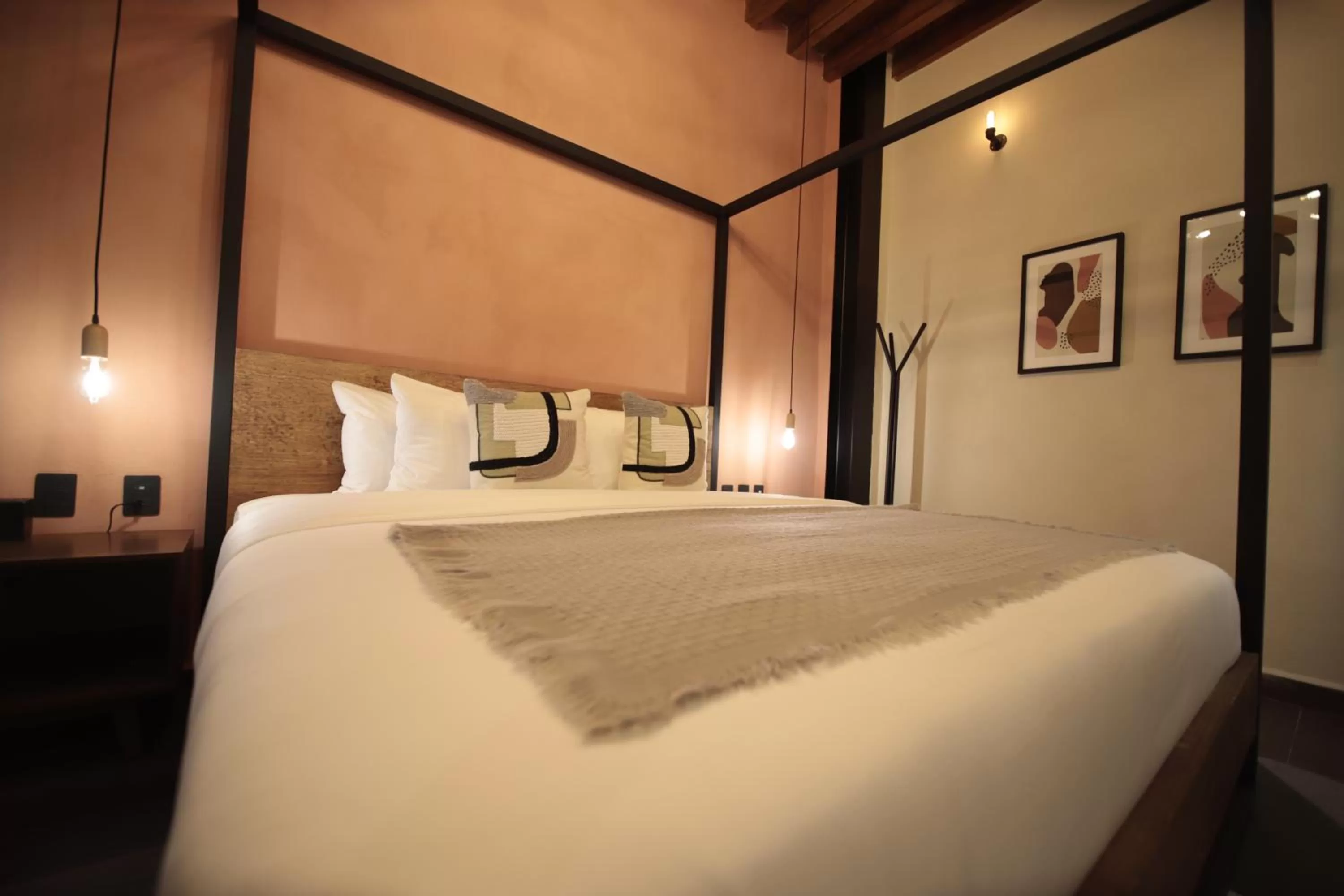 Bed in Antigua Trece Hotel Fusión