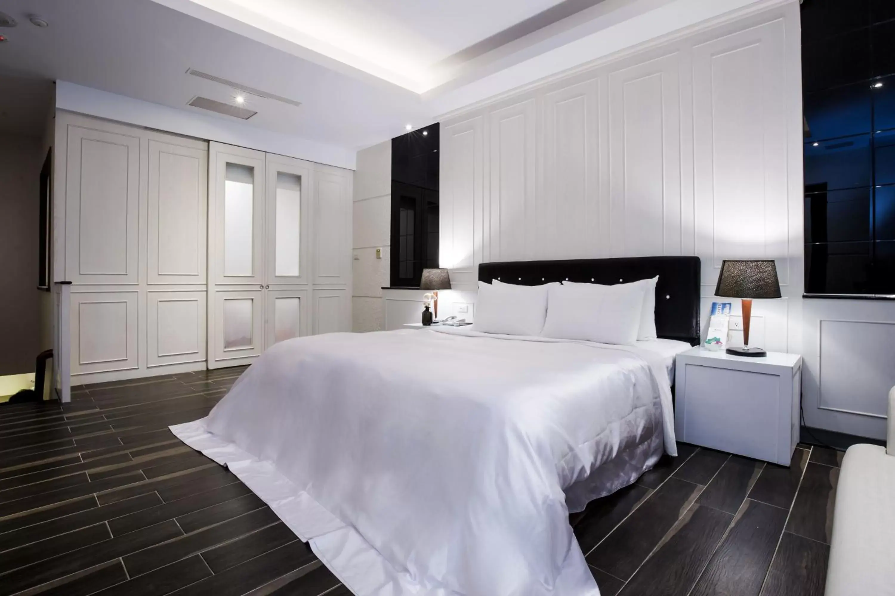 Bedroom, Bed in Duo Romance Hotel