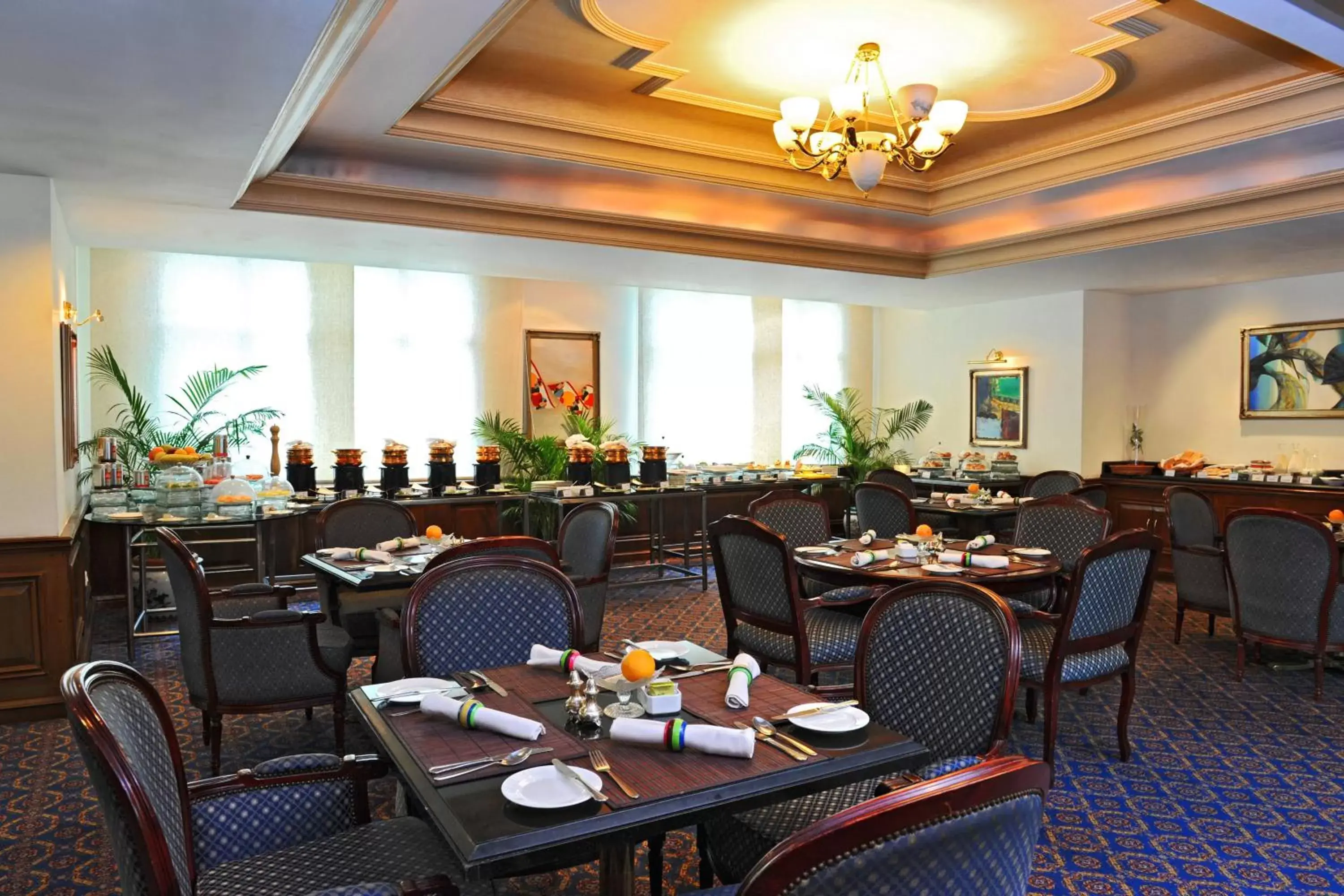 Lounge or bar, Restaurant/Places to Eat in Le Royal Meridien Chennai