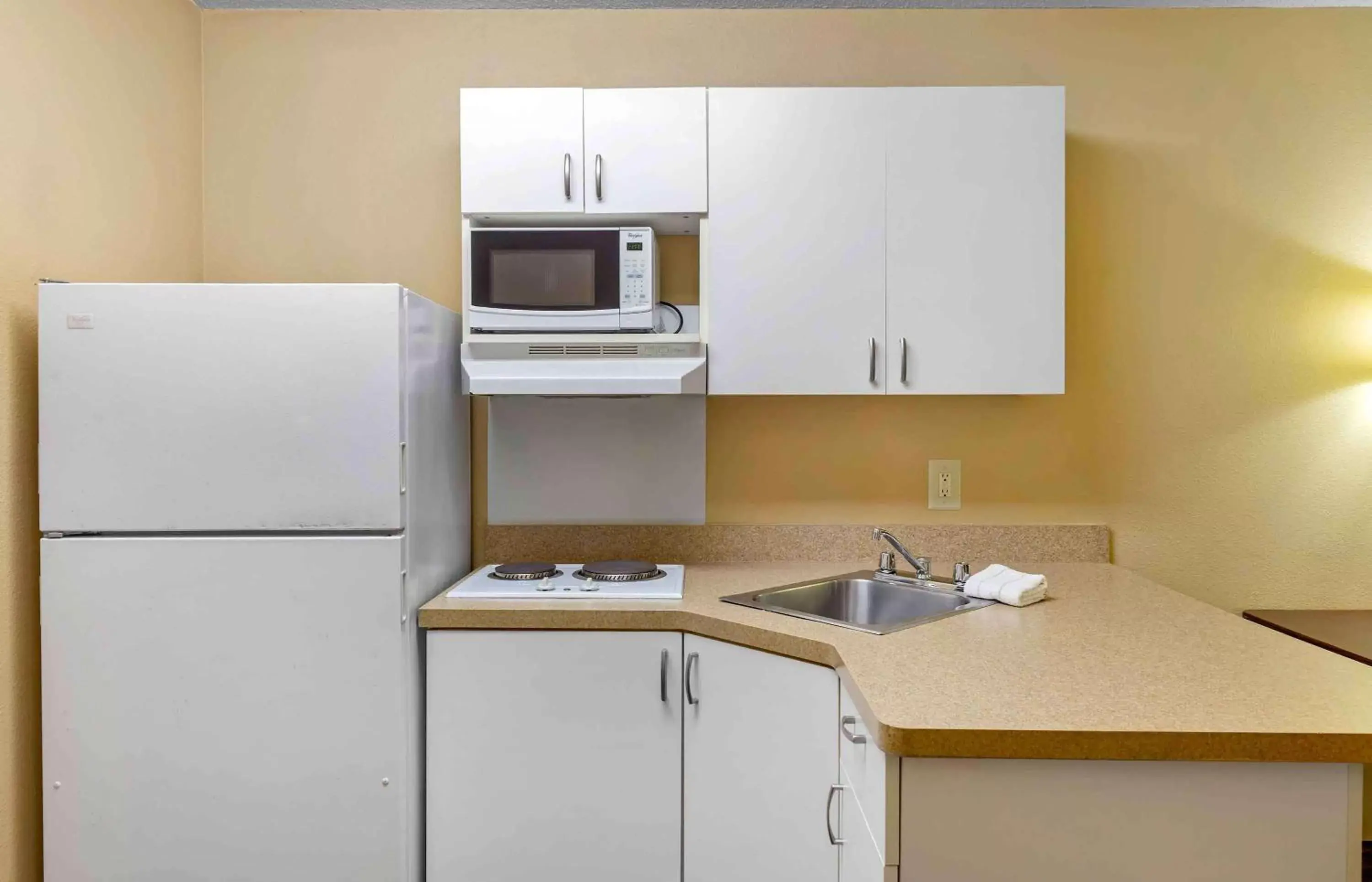 Bedroom, Kitchen/Kitchenette in Extended Stay America Suites - Jacksonville - Camp Lejeune