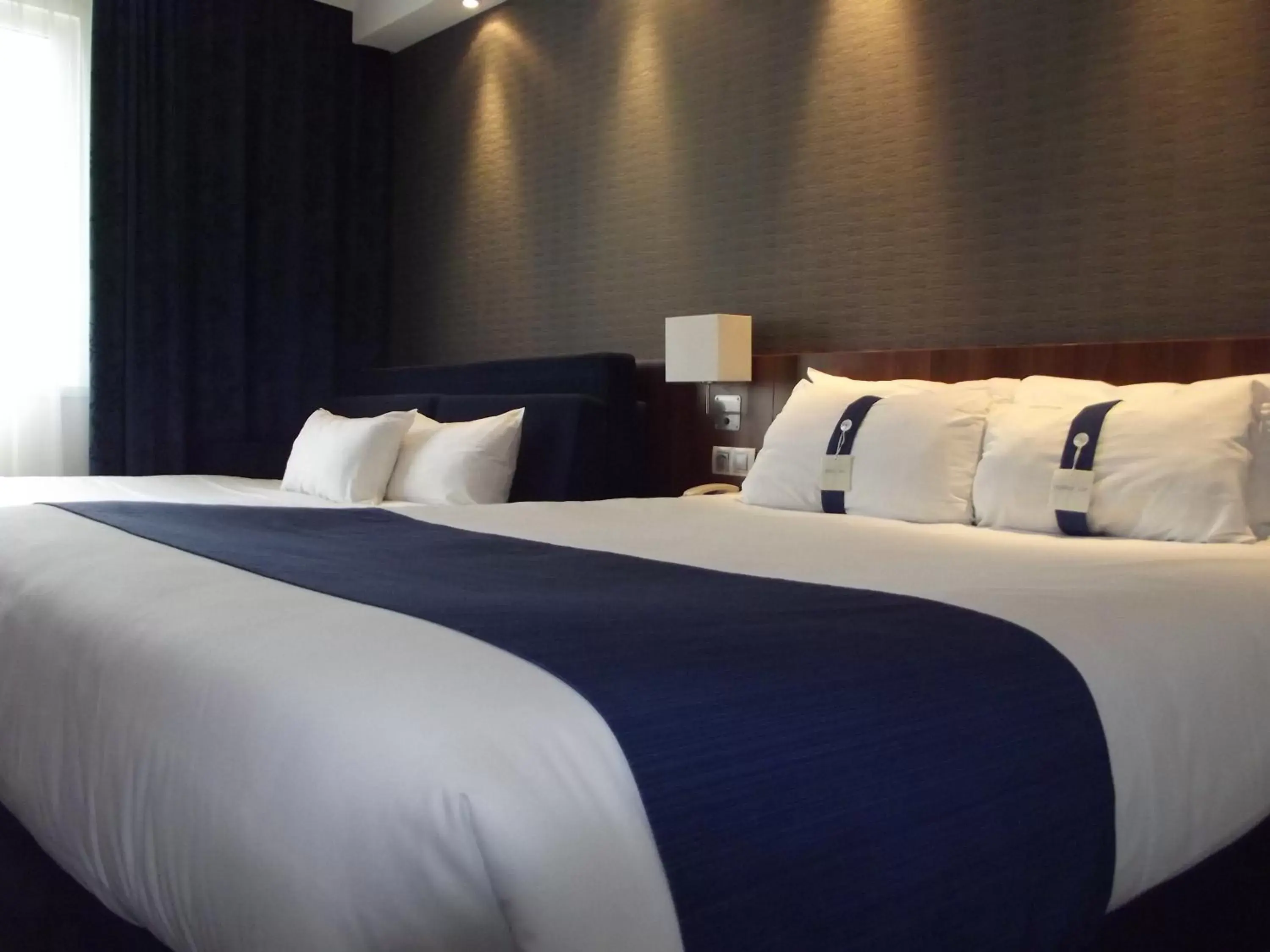 Photo of the whole room, Bed in Holiday Inn Express Strasbourg - Sud, an IHG Hotel