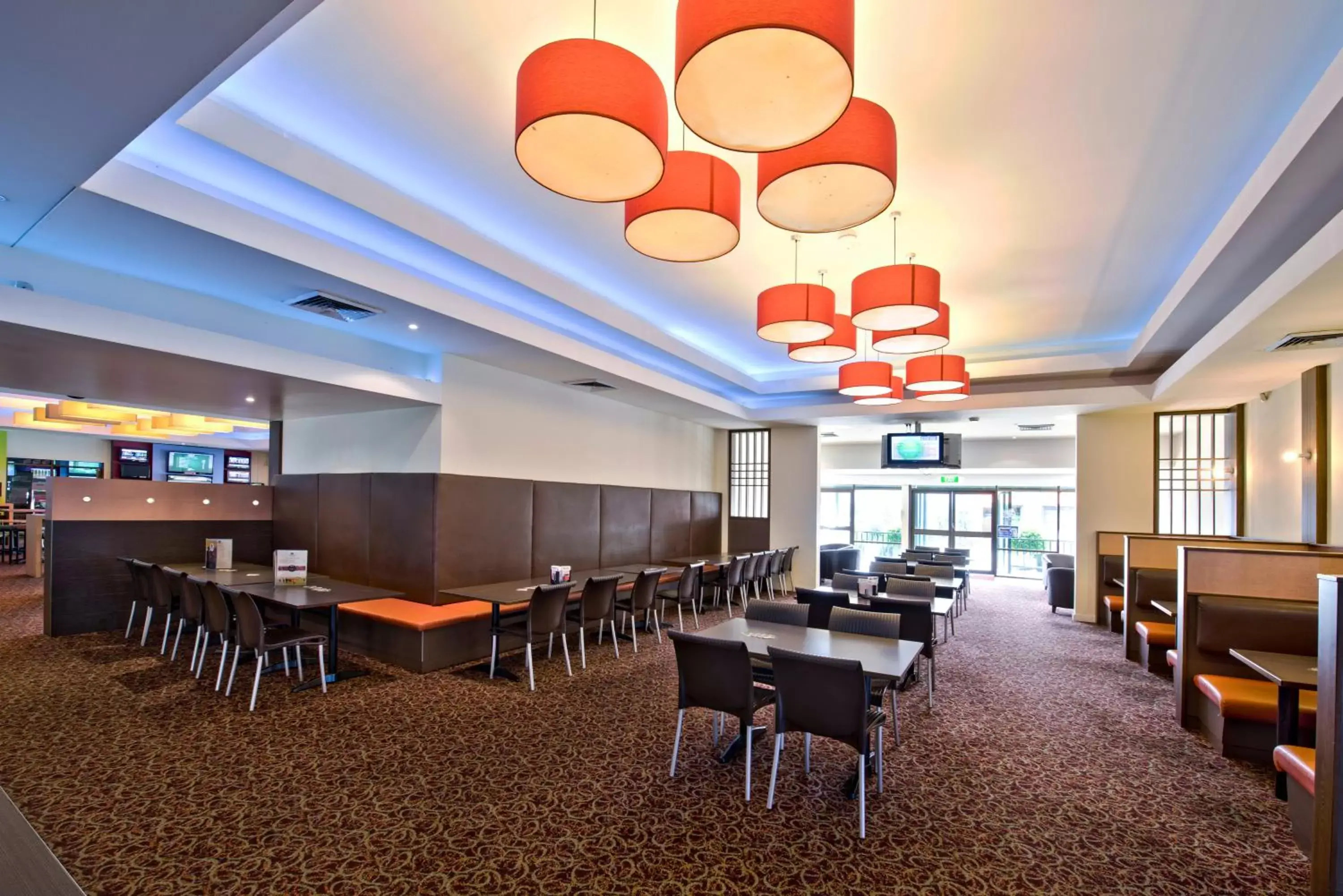 Lounge or bar, Restaurant/Places to Eat in Quality Inn Penrith Sydney