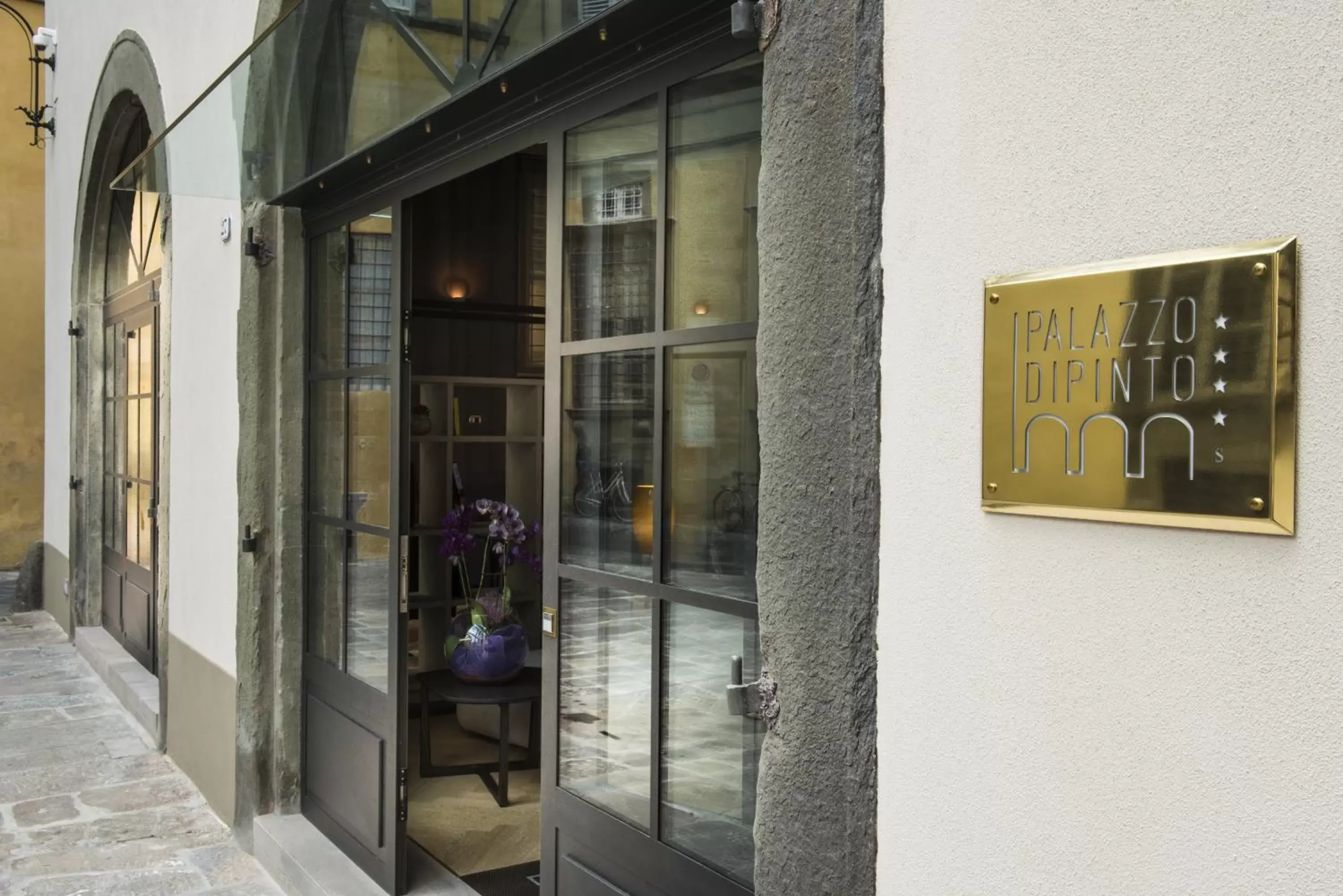 Facade/entrance in Palazzo Dipinto Facade/entrance in Palazzo Dipinto