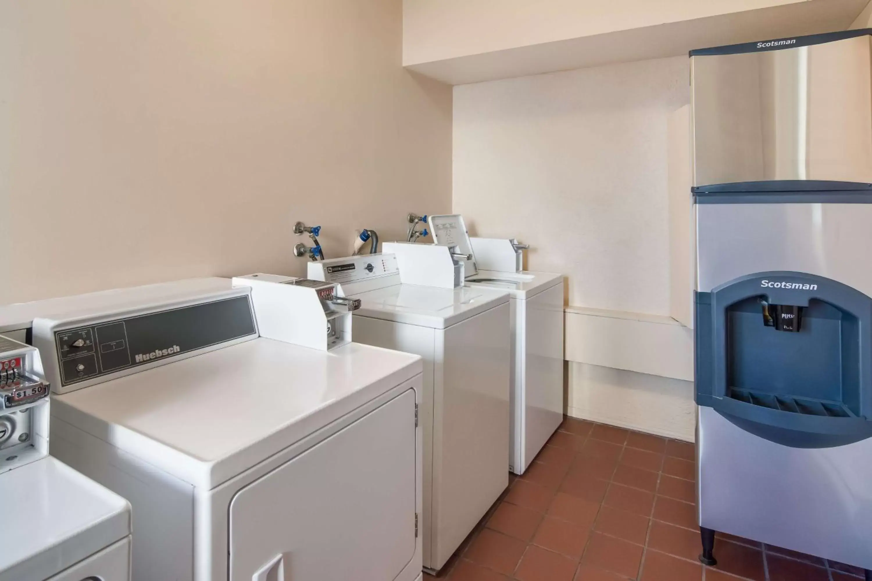 Property building, Kitchen/Kitchenette in SureStay Hotel by Best Western North Vancouver Capilano