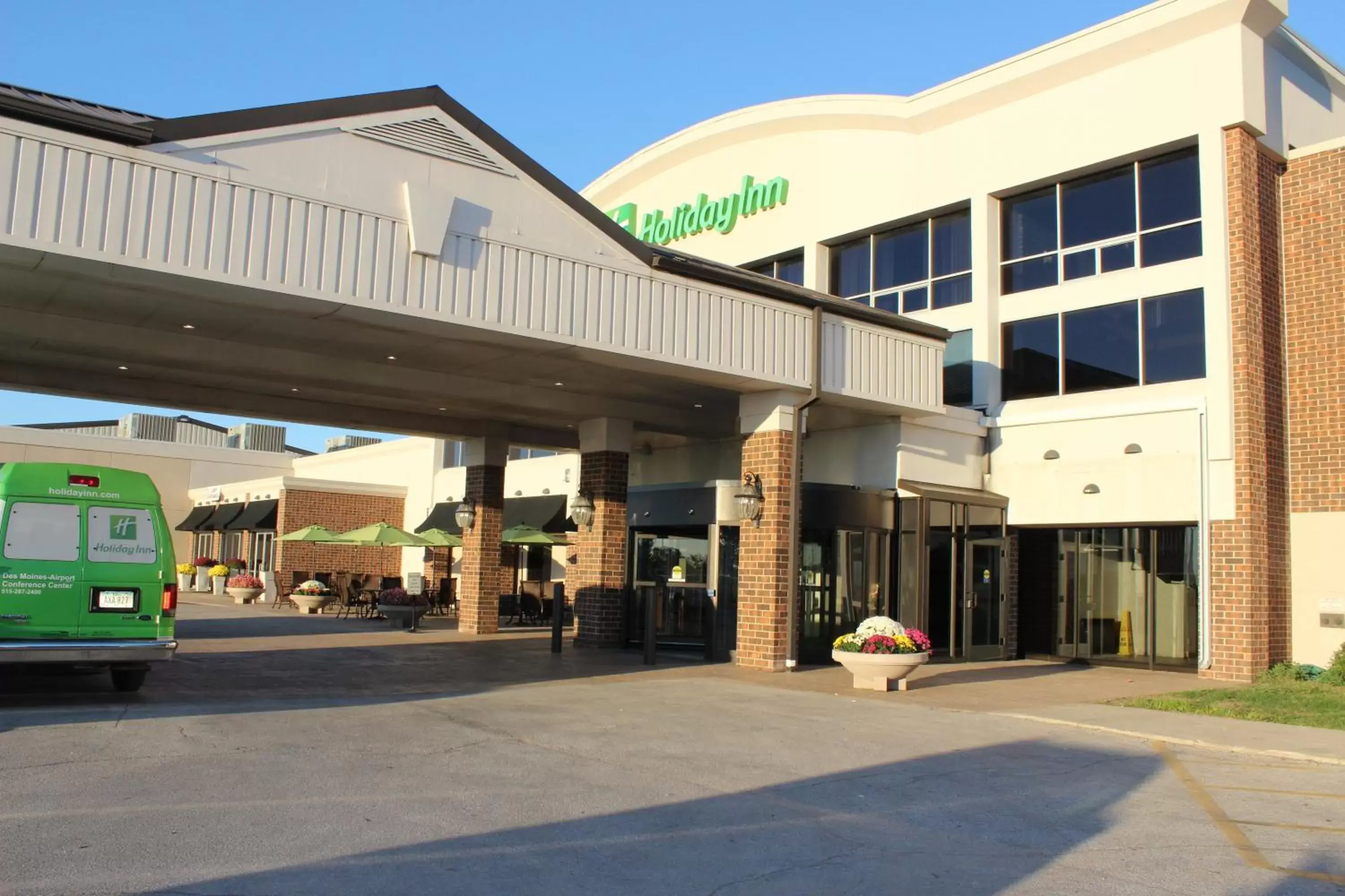 Property Building in Holiday Inn Des Moines-Airport Conference Center, an IHG Hotel